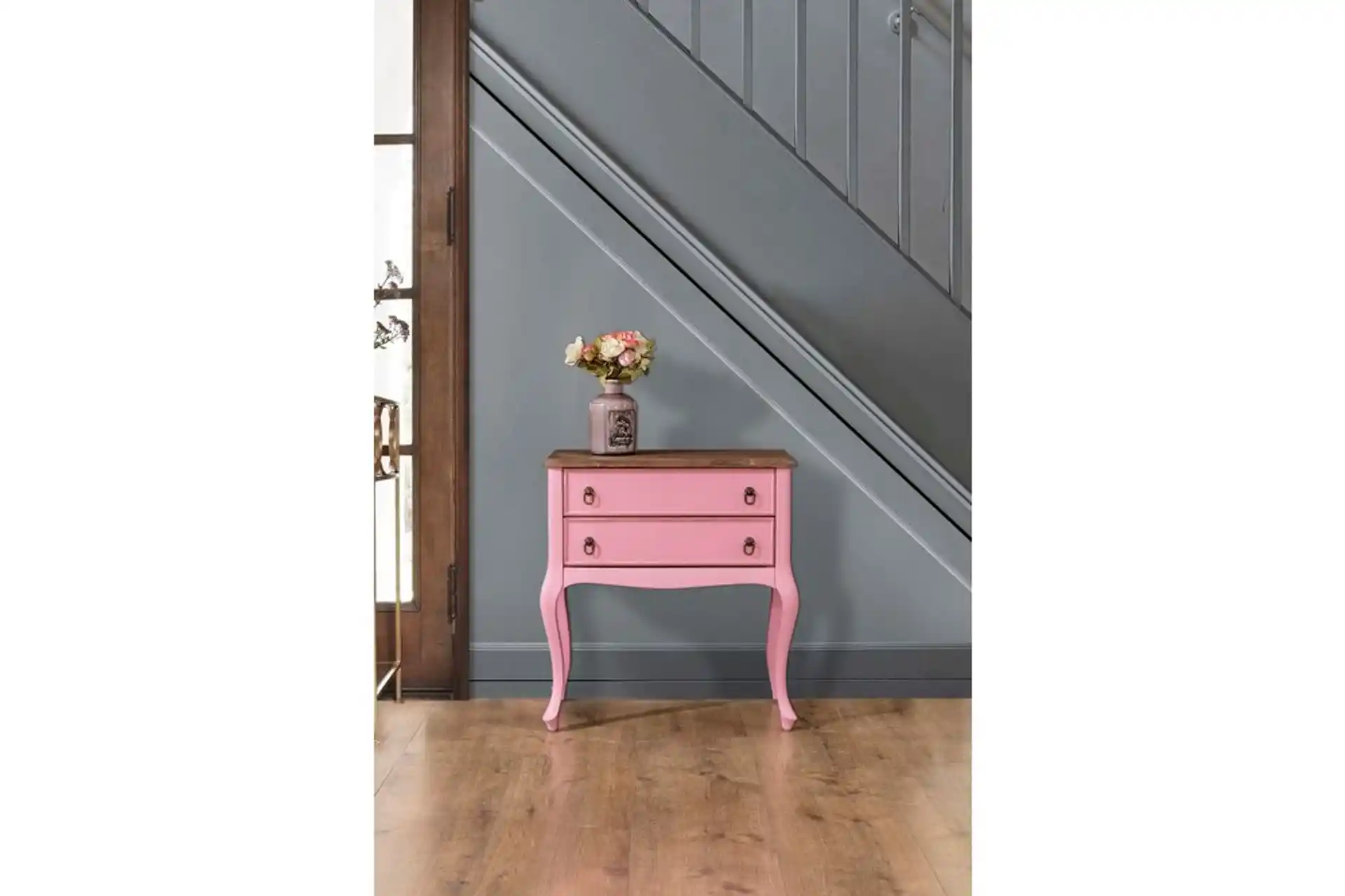 Pembe Komodin Seçenekleri ve Dekorasyonda Kullanım İpuçları