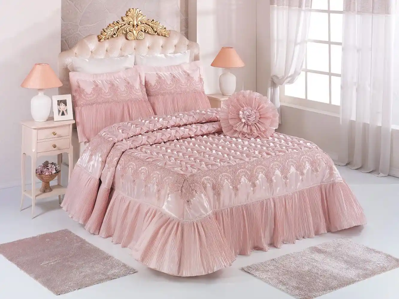 Pembe Yatak Örtüsü ile Dekorasyonda Zarafet ve Feminenliği Yansıtma Yöntemleri