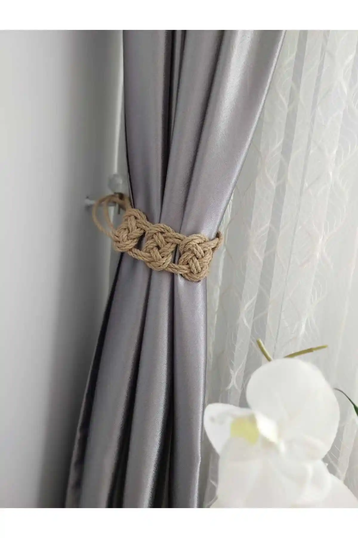 Perde Süsü Seçimi ve Dekorasyonda Şıklık Yaratmanın İpuçları