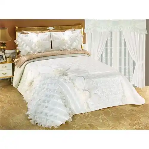 Perdeli Yatak Örtüsü ile Dekorasyonda Şıklık ve Konforun Buluşması