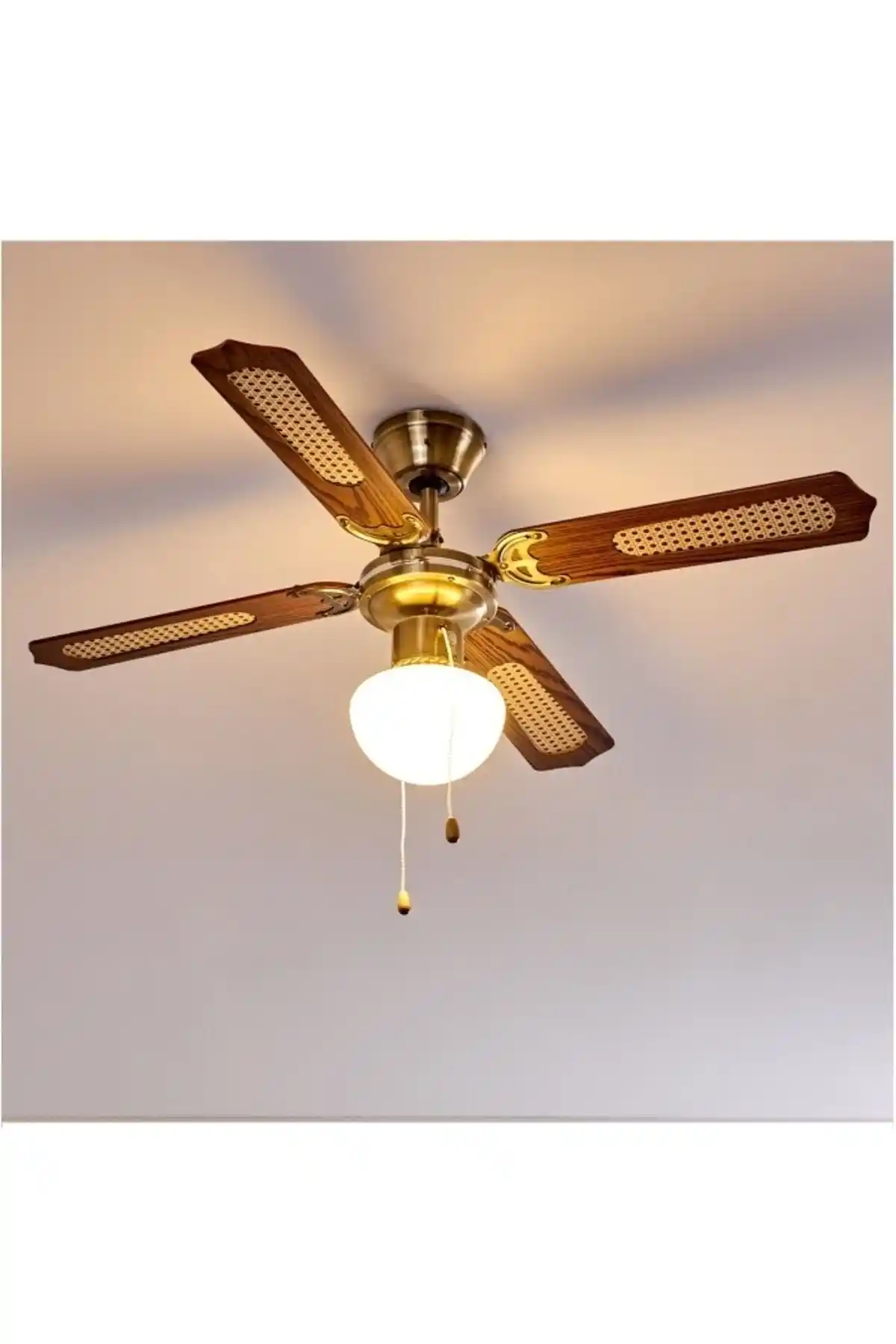 Pervaneli Avize Dekorasyonunda Şıklık ve Fonksiyonellik Analizi