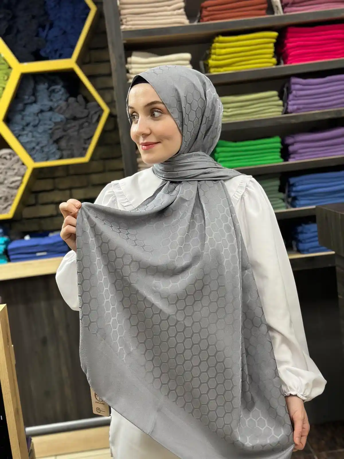 Petek Desenleriyle Dekorasyonda Estetik ve Fonksiyonelliğin Uyumlu Kullanımı