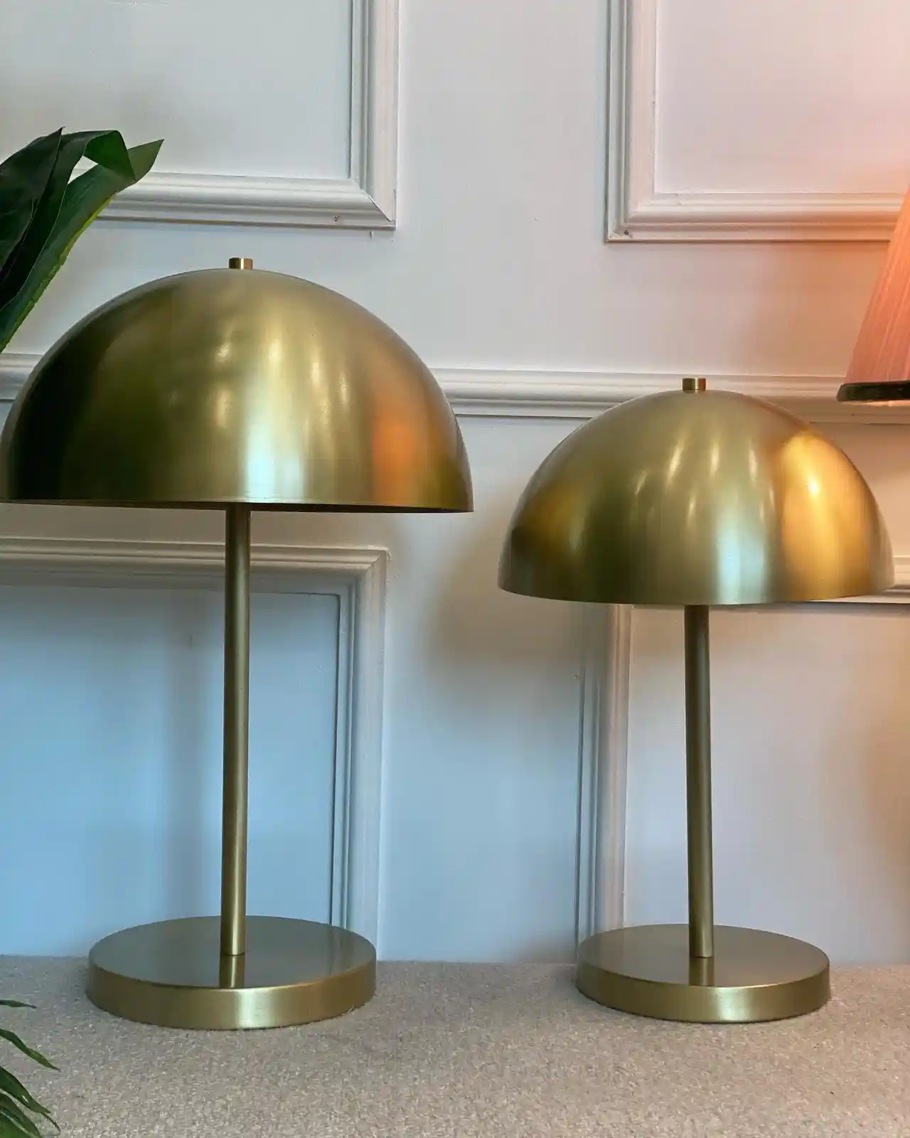 Pirinç Abajurlar: Modern ve Klasik Dekorasyonda Zarif Aydınlatma Çözümleri