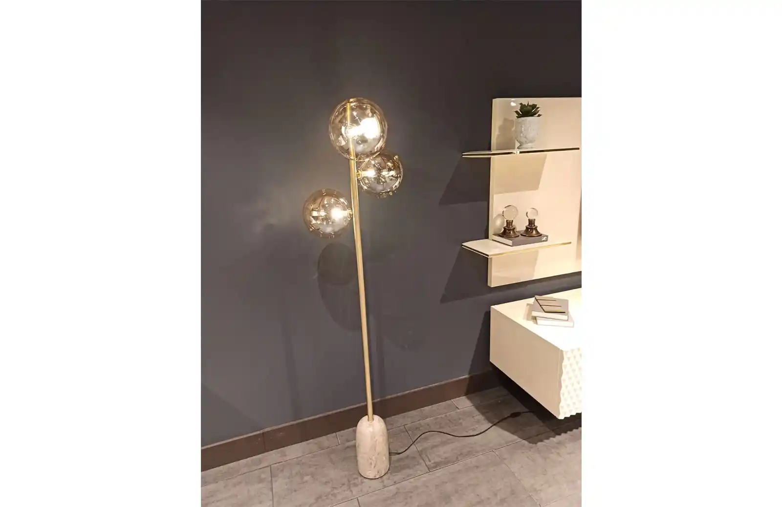 Pirinç Lambaderlerle Evinize Sıcak ve Şık Bir Atmosfer Yaratın