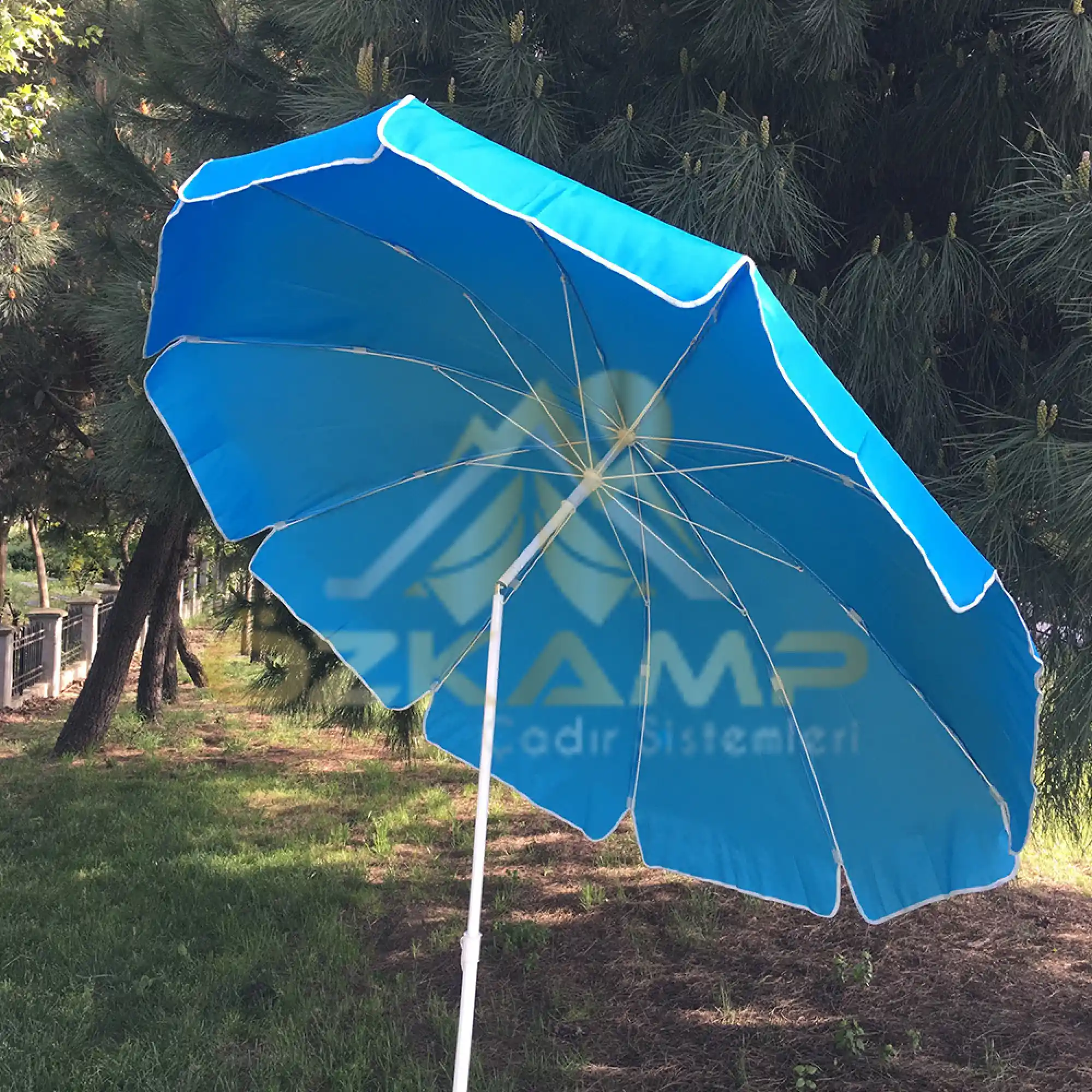 Plaj Dekorasyonunda Şemsiye Kullanımı ve Trendler: Estetik ve Fonksiyonellik Bir Arada