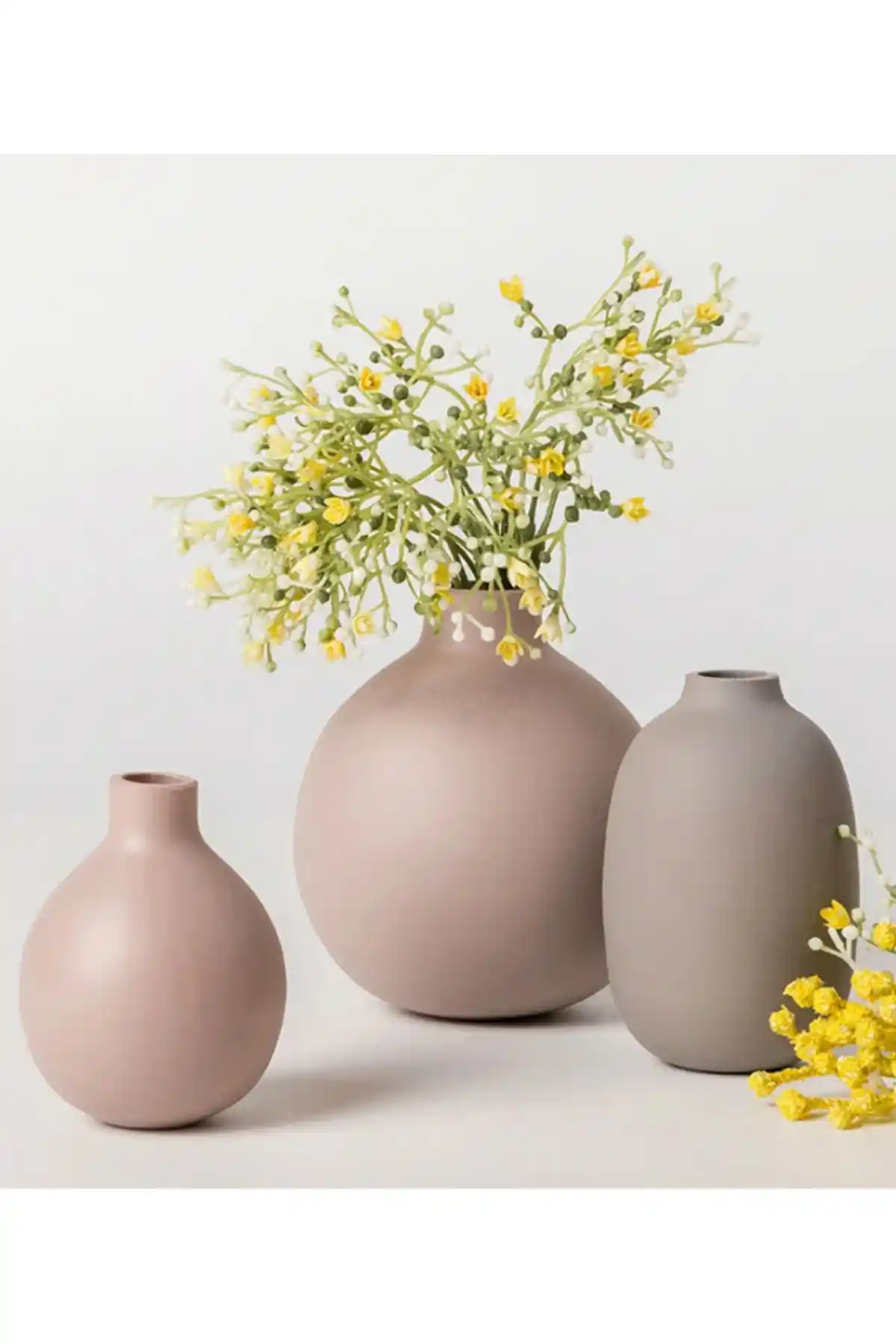 Plastik Büyük Vazolar ile Dekorasyonunuzu Yenilemenin Pratik ve Şık Yolları