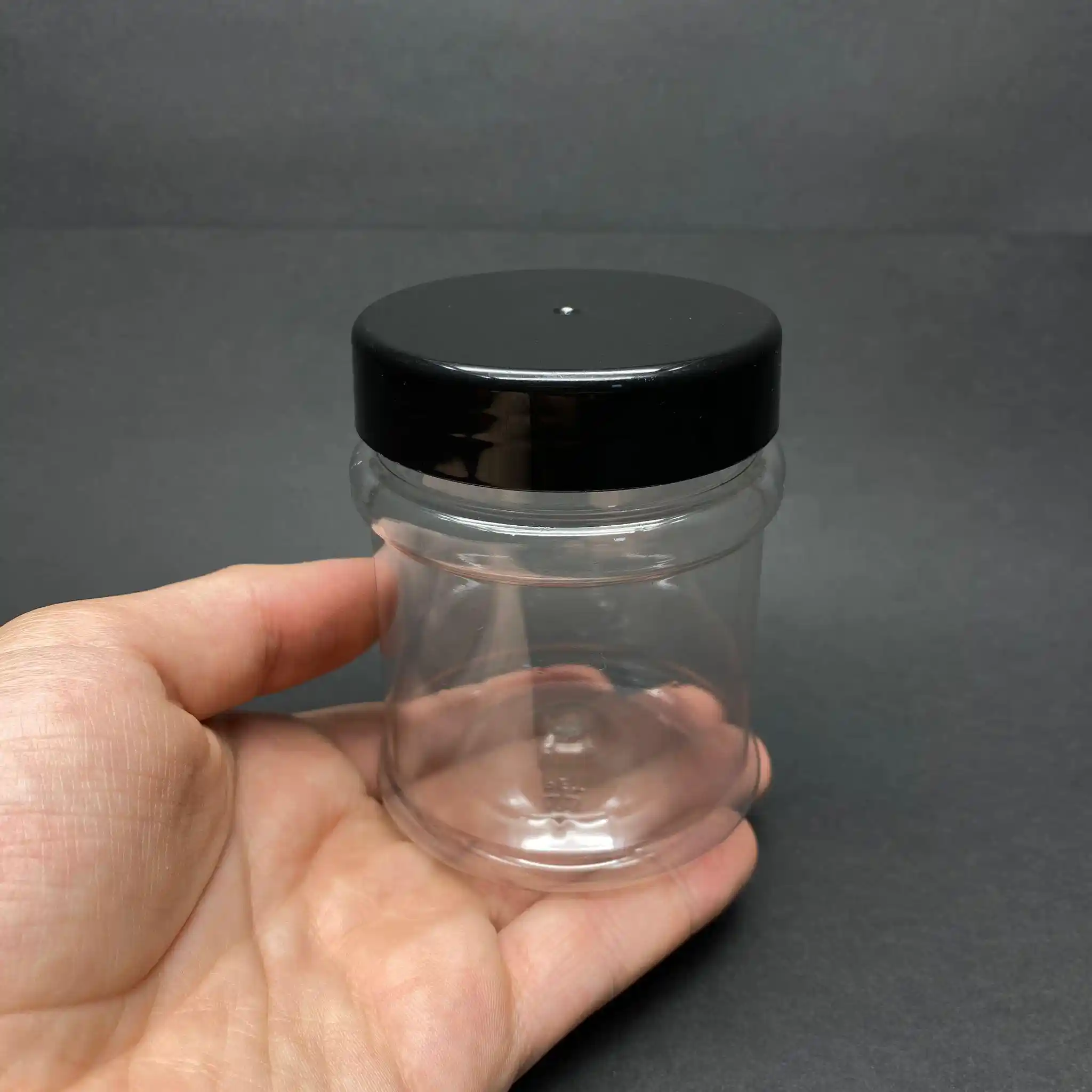 Plastik Kavanozlar ve Dekorasyonda Kullanım Alanları: Modern ve Şık Saklama Çözümleri