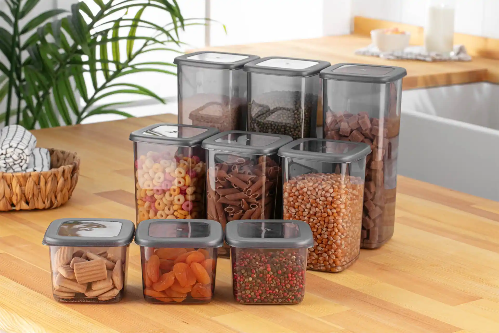 Plastik Mutfak Eşyalarıyla Dekorasyonun Yeni Trendleri ve Kullanım İpuçları