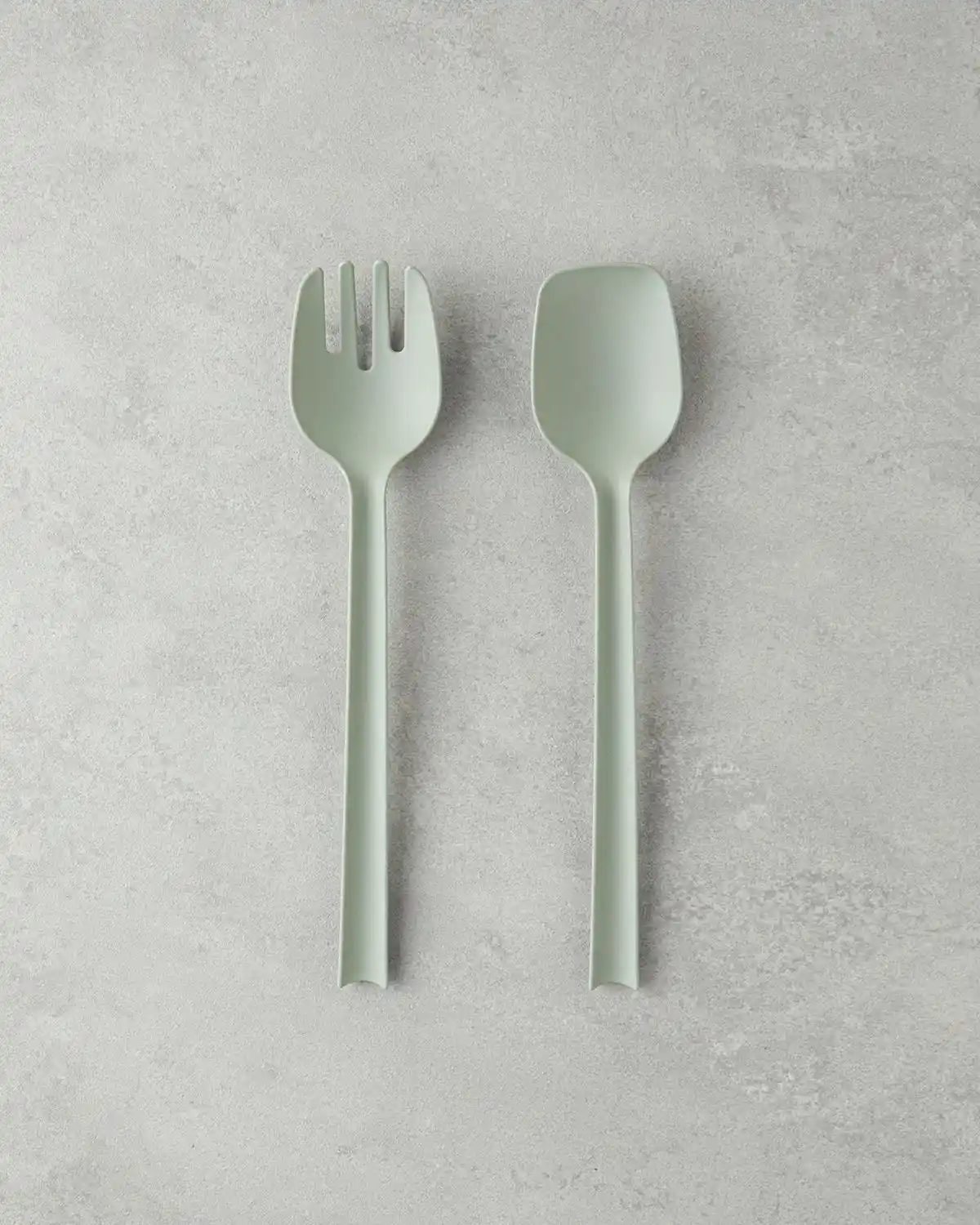 Plastik Servis Setleri ile Dekorasyonda Şıklık ve İşlevselliği Bir Arada Sağlama Yöntemleri