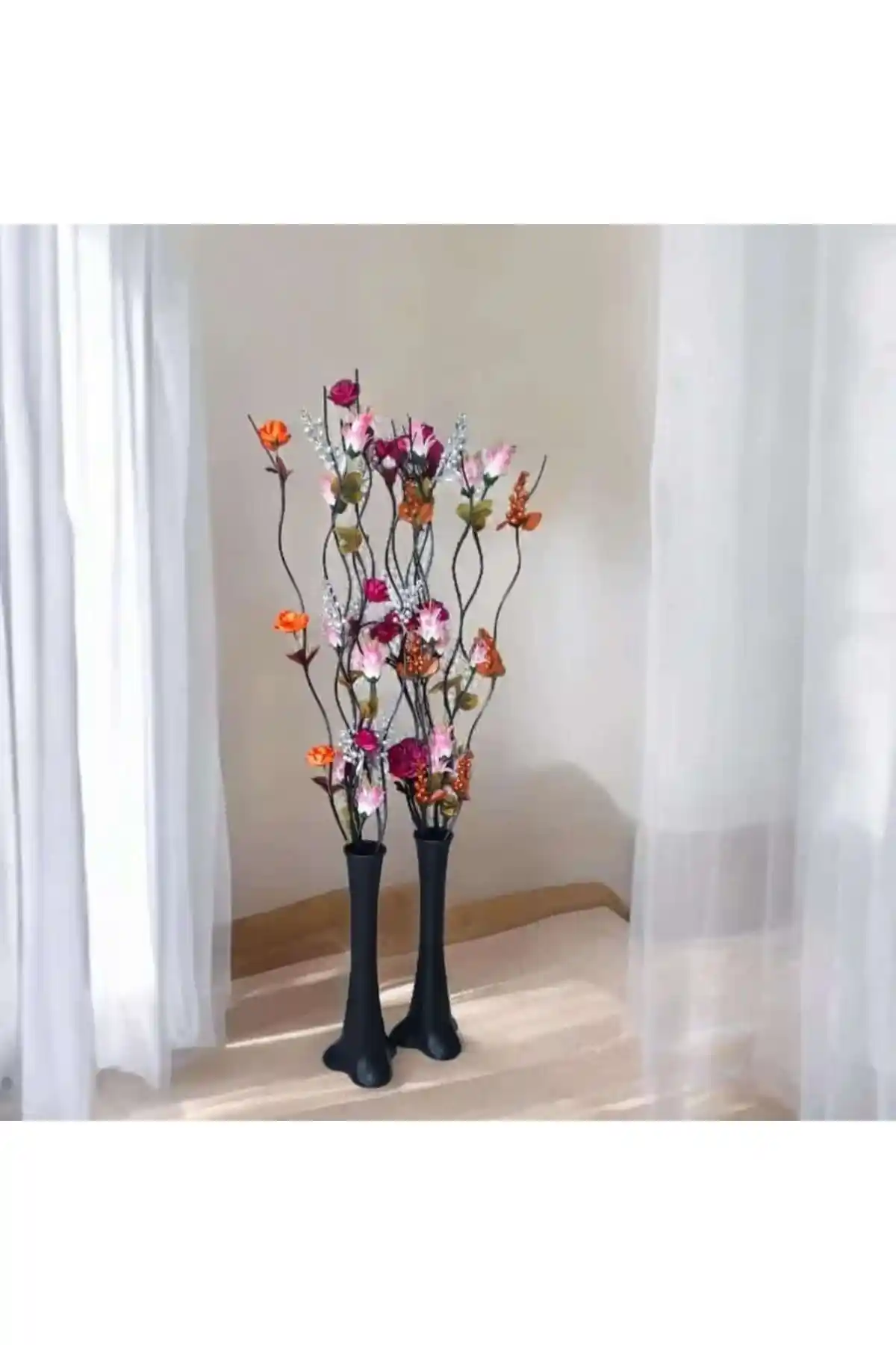 Plastik Uzun Vazolar ile Modern ve Şık Dekorasyon Çözümleri