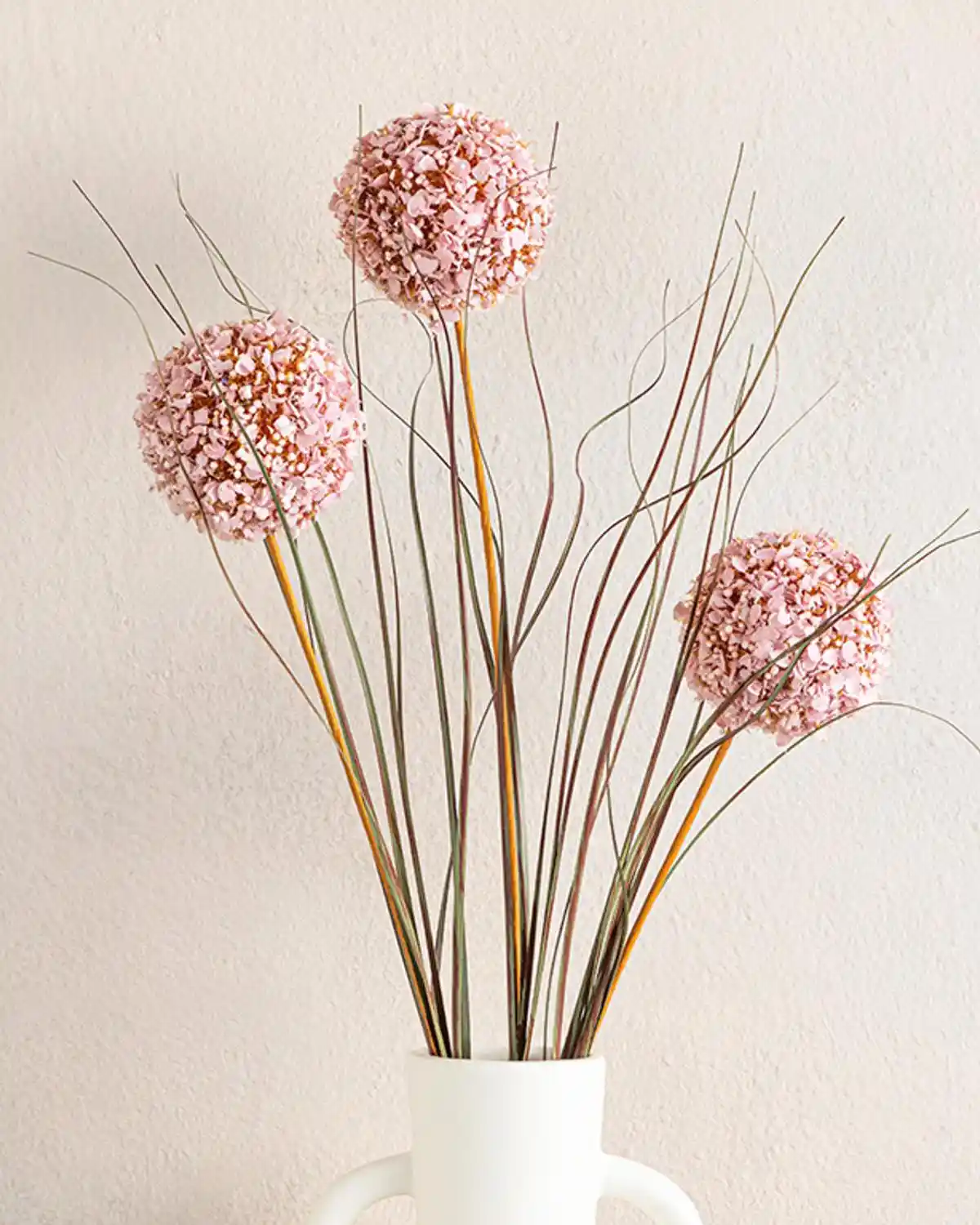 Plastik Yapay Çiçeklerle Dekorasyonun Avantajları ve Dekorasyon Fikirleri