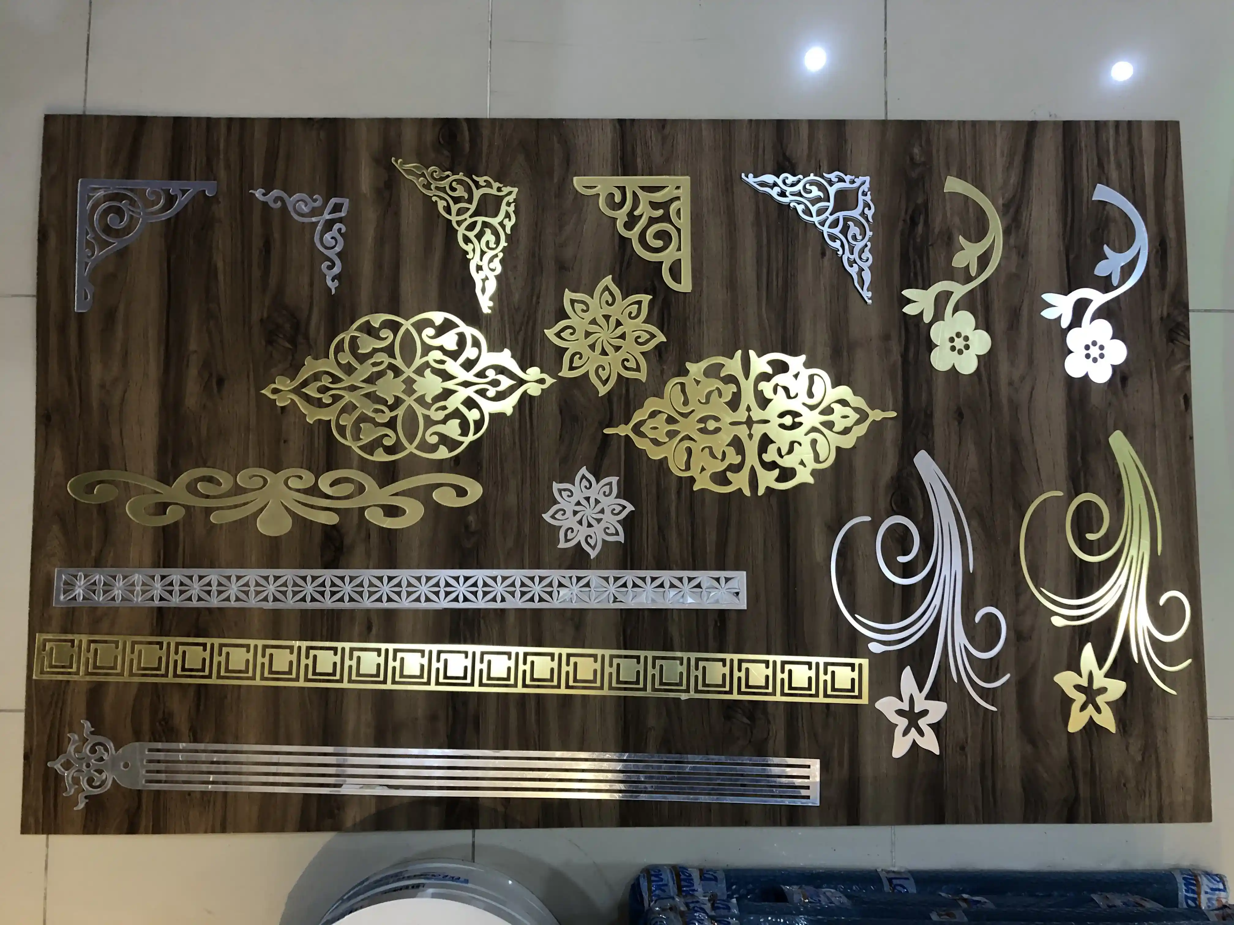 Pleksi Mobilya Süsü: Modern Dekorasyon İçin Şık ve Fonksiyonel Tasarım Seçenekleri