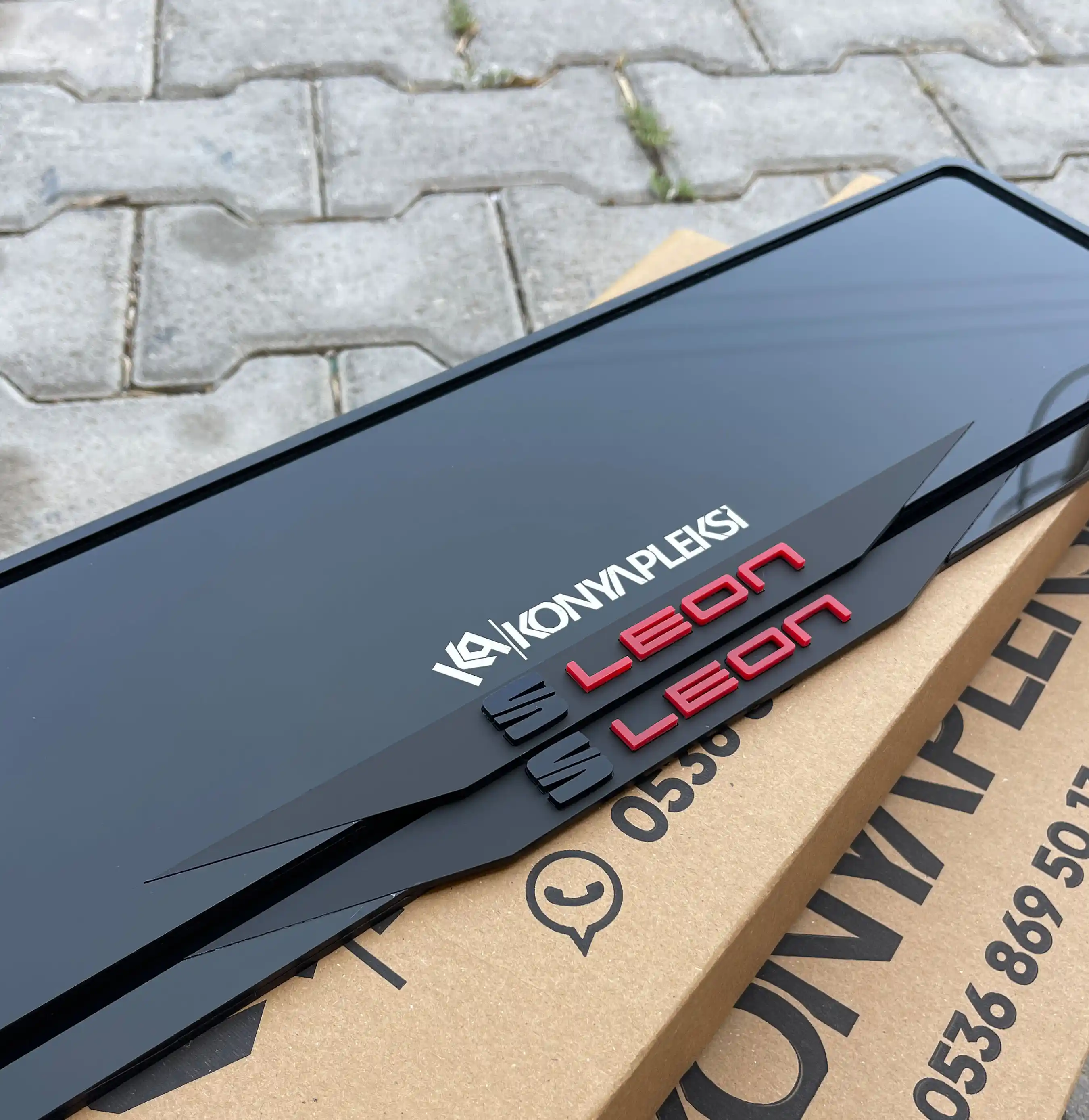 Pleksi Plakalık Nedir ve Dekorasyonda Kullanım Alanları Hakkında Detaylı Bilgi