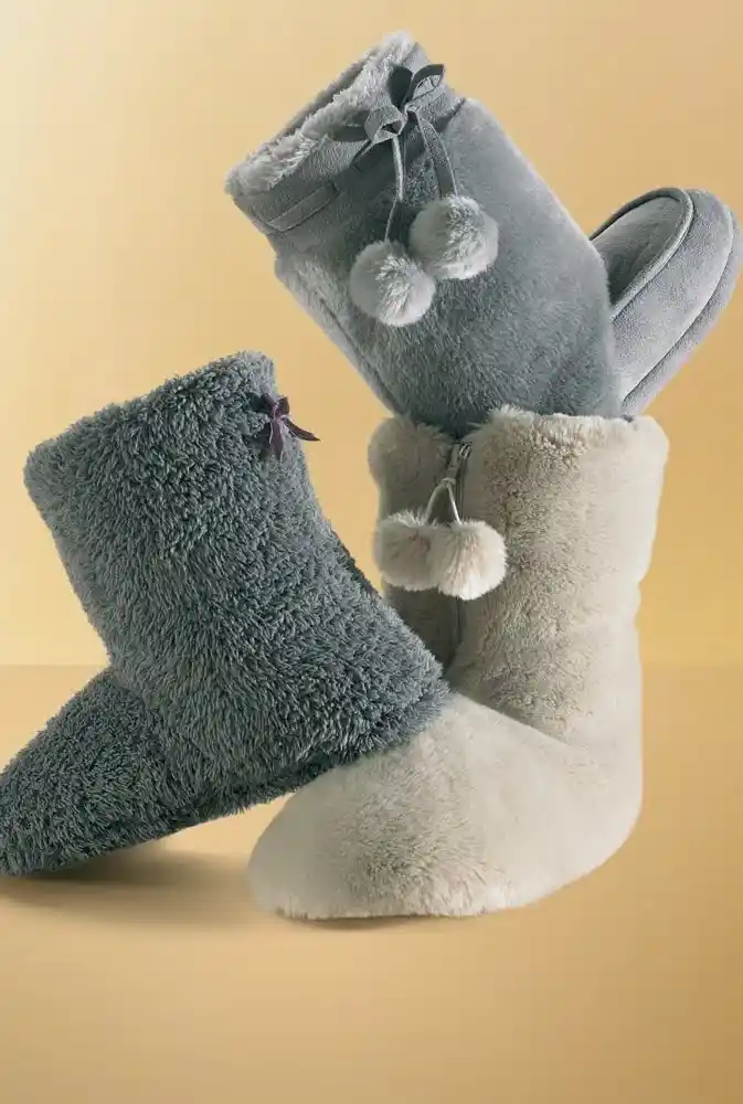 Pofuduk Terliklerle Dekorasyonda Sıcaklık ve Konforun En Güzel Buluşması