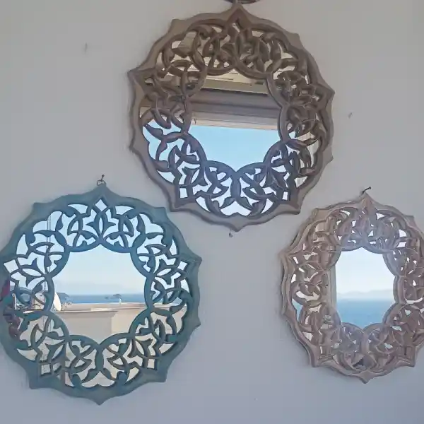 Polyester Duvar Süsleri ile Modern ve Şık Dekorasyon Çözümleri