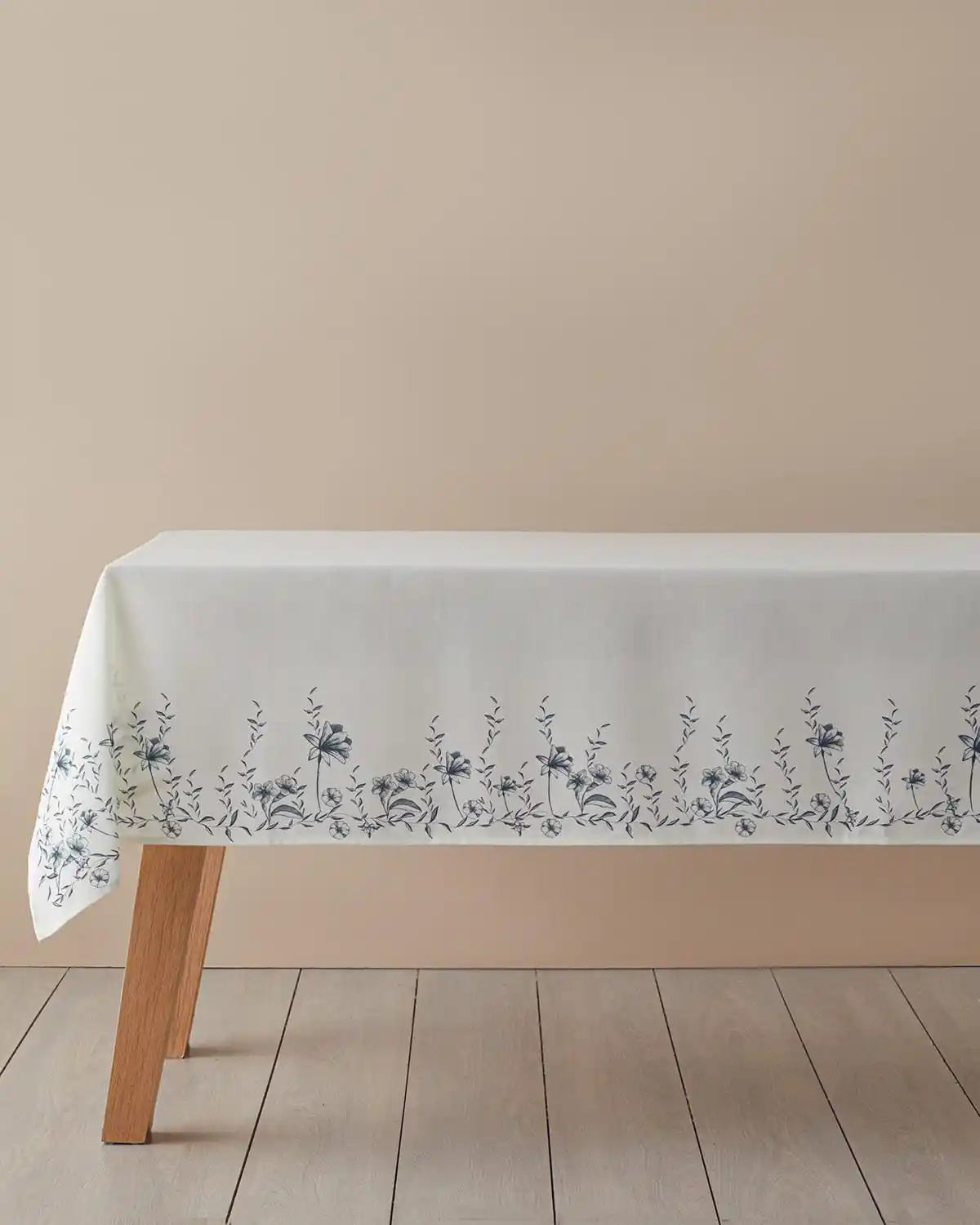 Polyester Masa Örtüsü ile Dekorasyonda Şıklık ve Fonksiyonellik Sağlama Rehberi