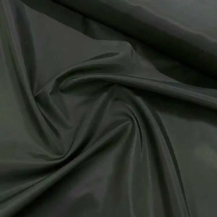 Polyester Saten Kumaş ile Dekorasyonda Şıklık ve Zarafet Sağlayan Kullanım İpuçları