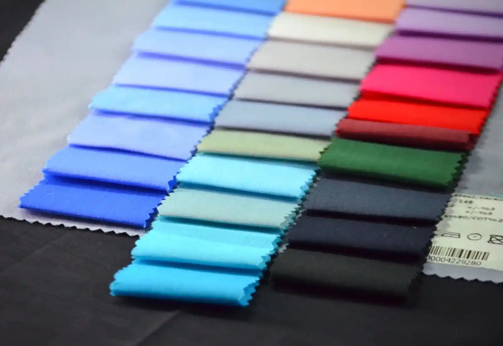 Polyester ve Pamuk: Dekorasyonda Doğallık ve Fonksiyonelliğin En Uygun Kombinasyonu