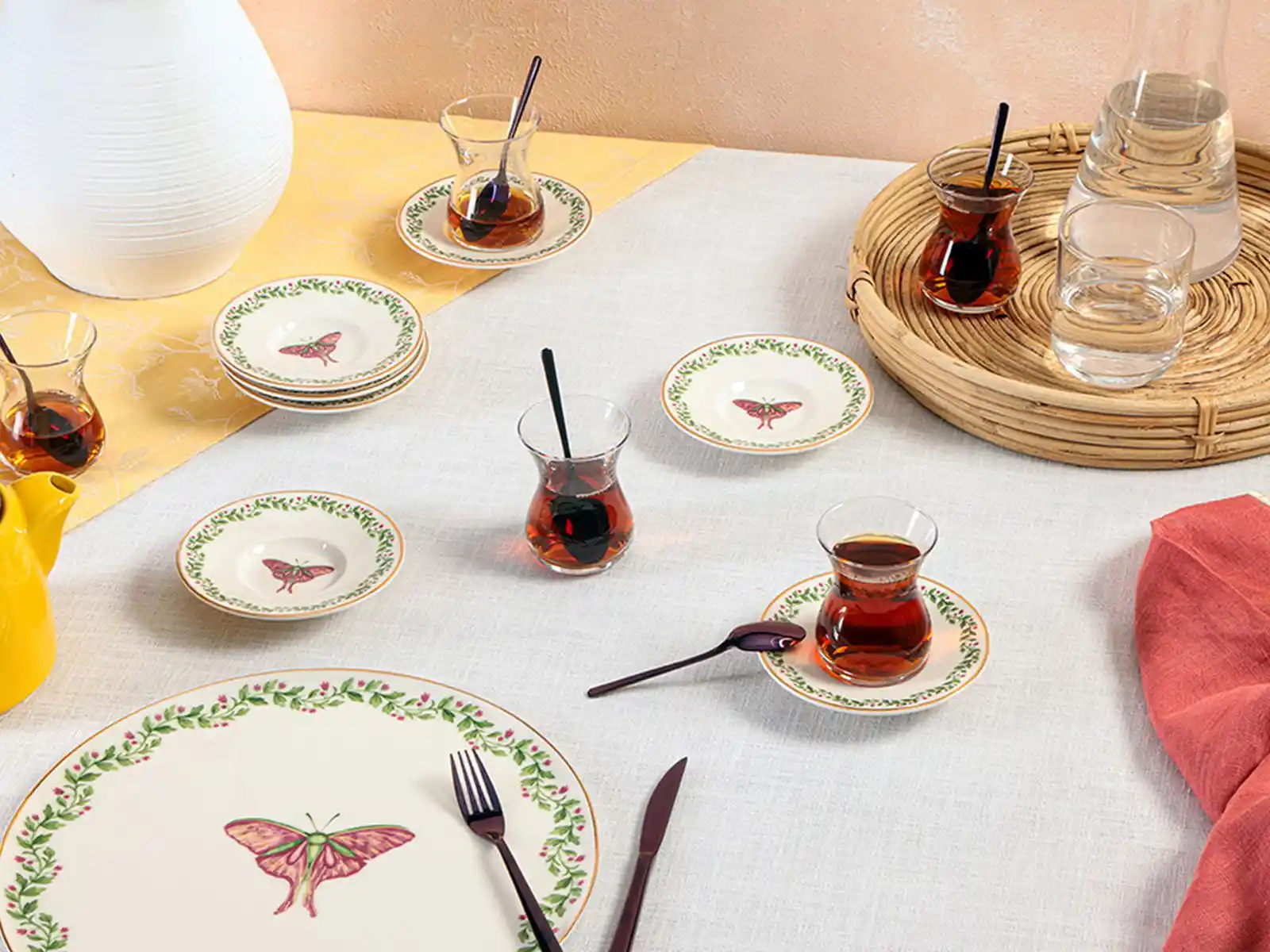 Porland 12 Kişilik Kahvaltı Takımı: Şık ve Dayanıklı Sofra Setleri