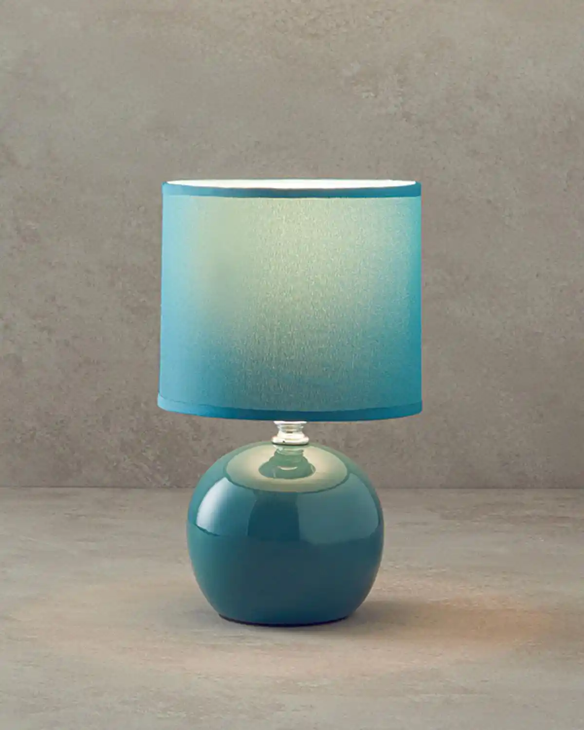 Porselen Abajur ile Dekorasyonunuza Zarafet Katmanın Yolları ve Seçim İpuçları