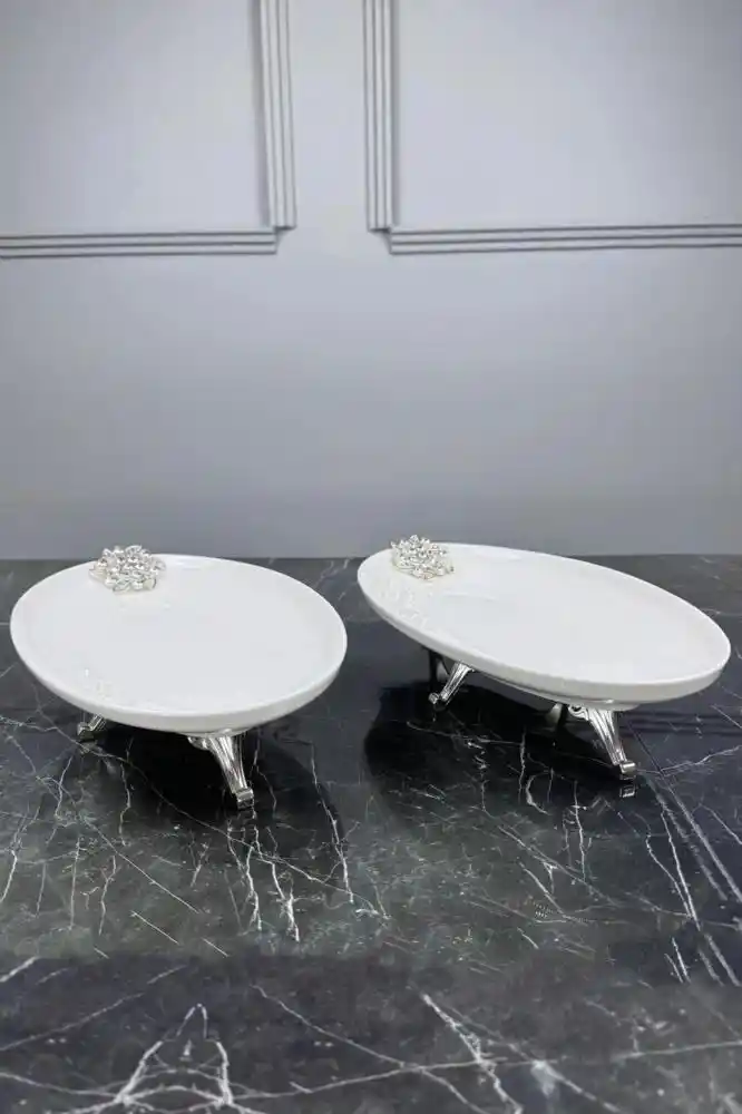 Porselen Ayaklı Sunumluklar: Zarif ve Fonksiyonel Dekorasyon Unsuru