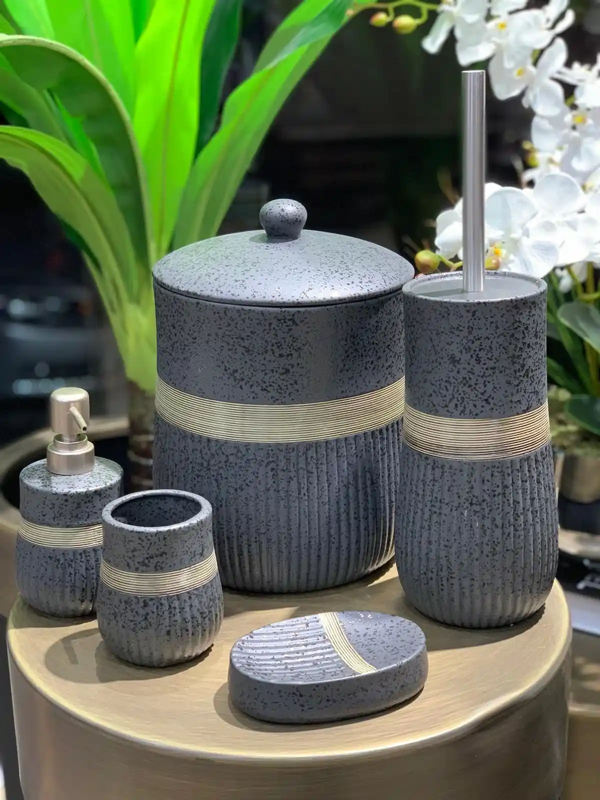 Porselen Banyo Setleri ile Şık ve Fonksiyonel Banyo Dekorasyonu Nasıl Yapılır