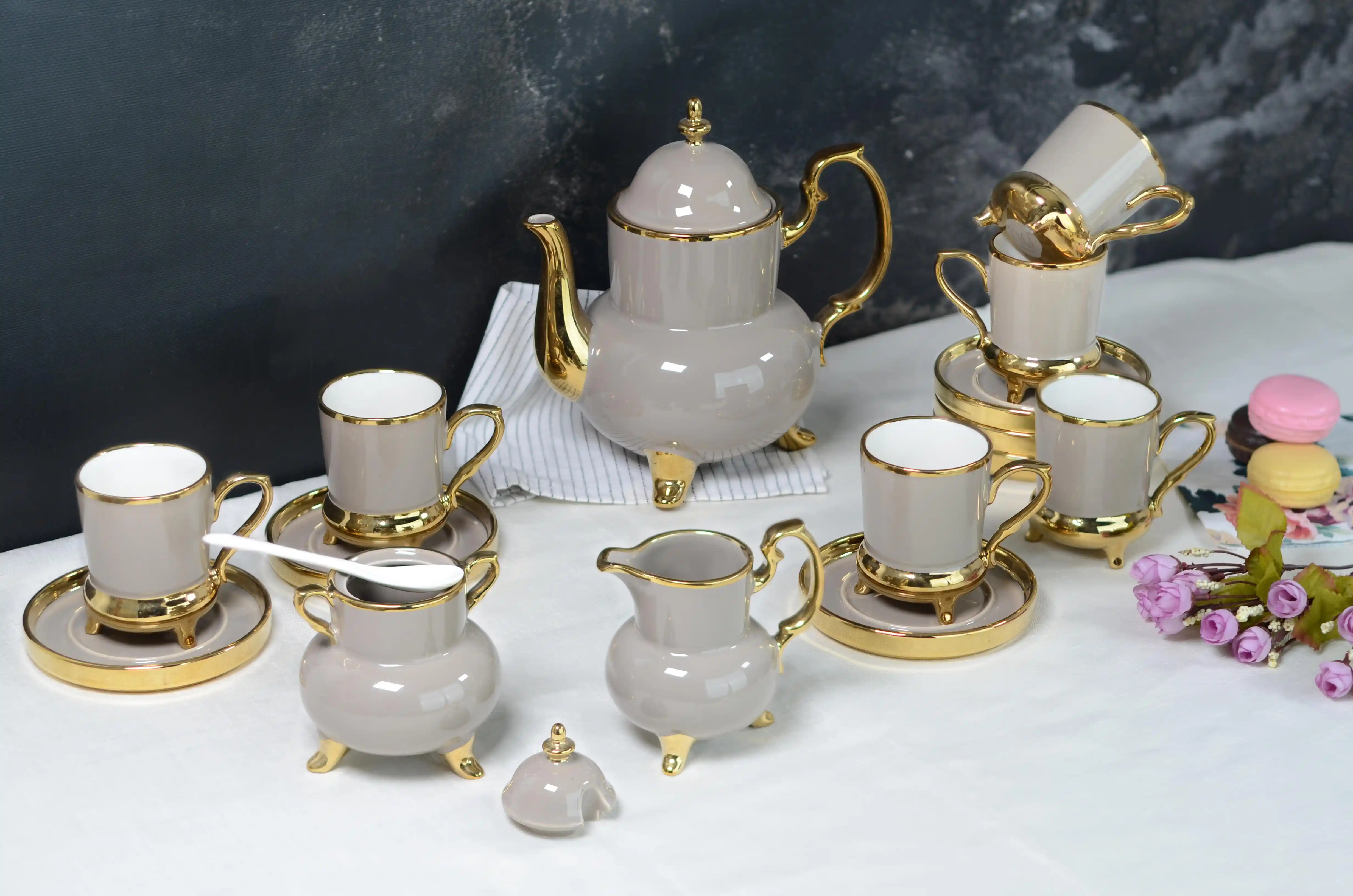 Porselen Çay Setleri ile Evinize Zarafet Katın Dekorasyonun En Şık Detayı