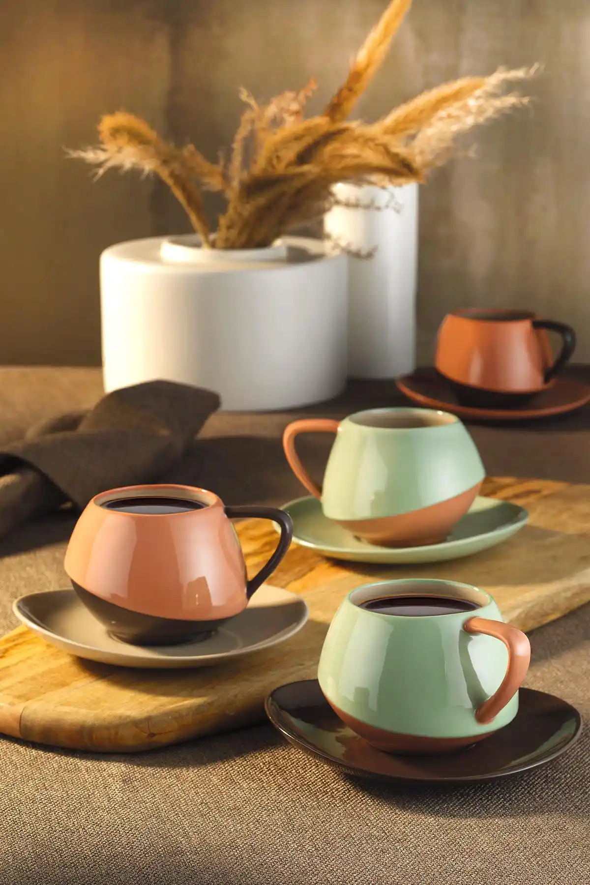 Porselen Çay Takımlarıyla Evinize Zarafet Katmanın Yolları ve Dekorasyon İpuçları