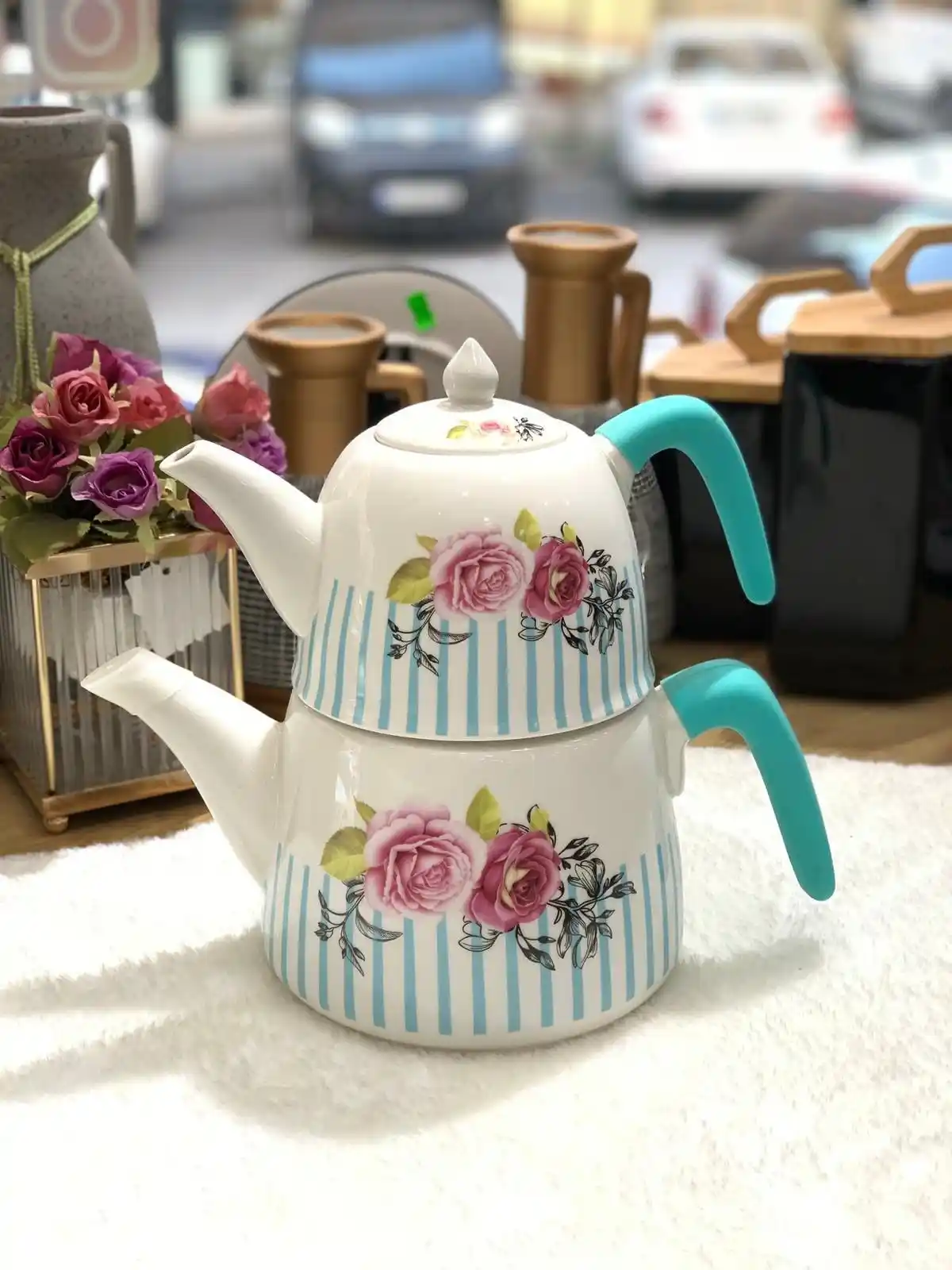 Porselen Çaydanlıklar: Dekorasyonda Zarafet ve İşlevselliğin Buluşması