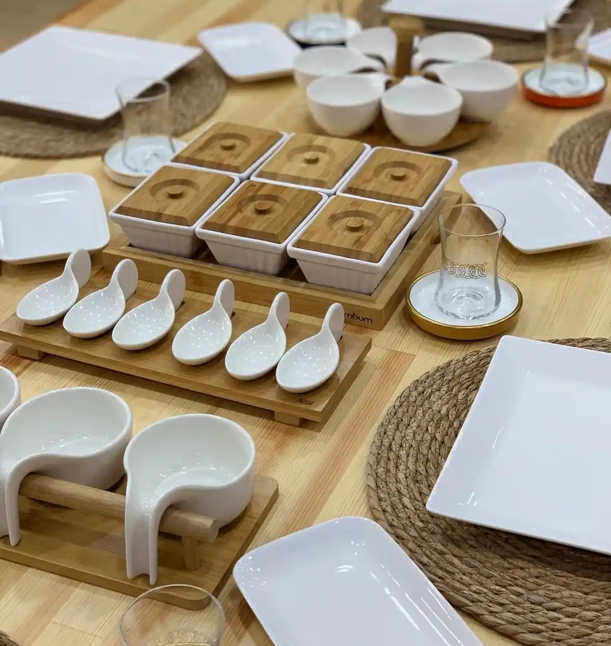 Porselen Kahvaltılık Setleri ile Şık ve Fonksiyonel Mutfak Dekorasyonu