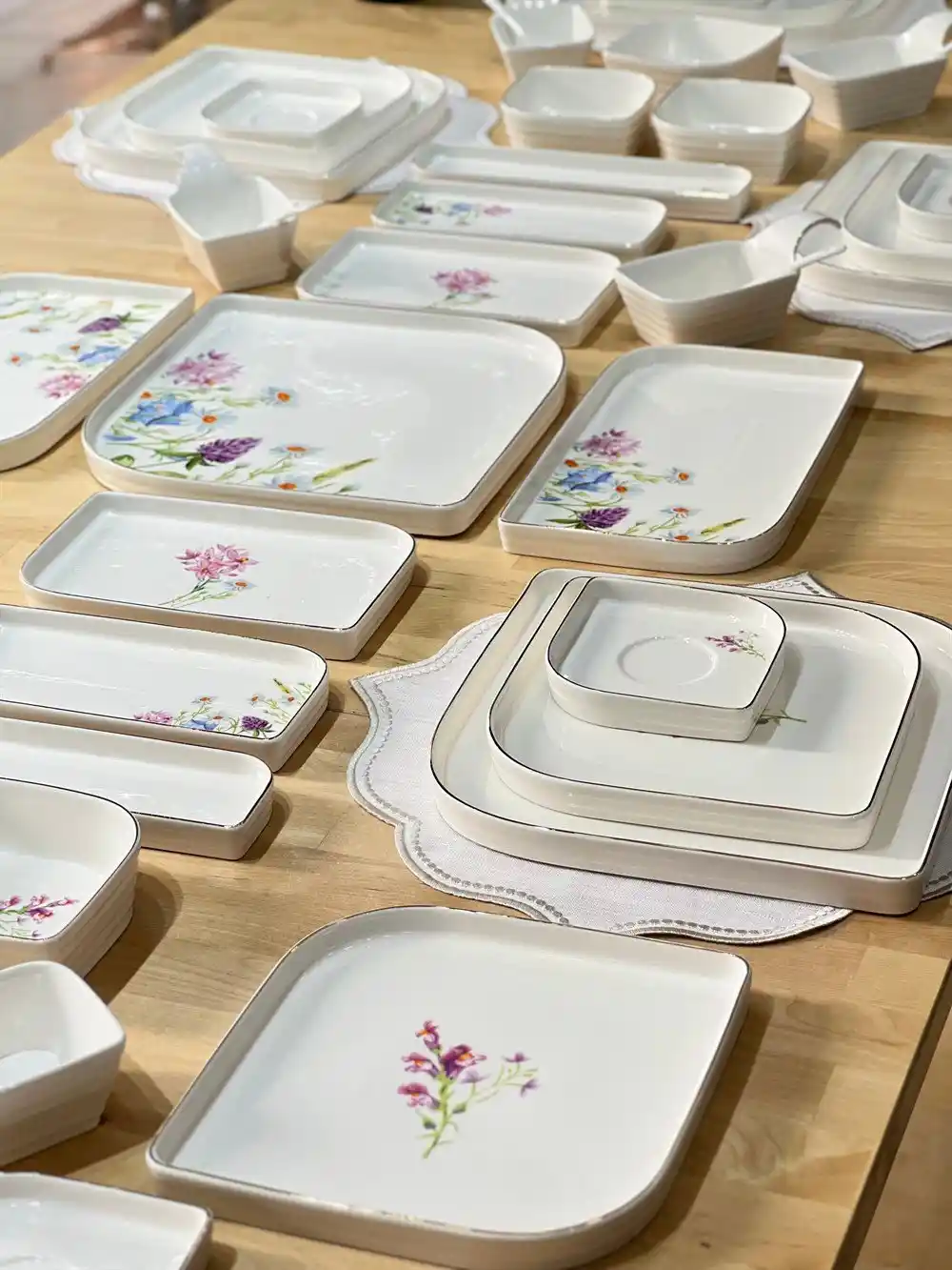 Porselen Kahvaltılık Takımlarıyla Sofralarınıza Zarafet Katın Modern ve Şık Modellerle Dekorasyonunuzu Tamamlayın