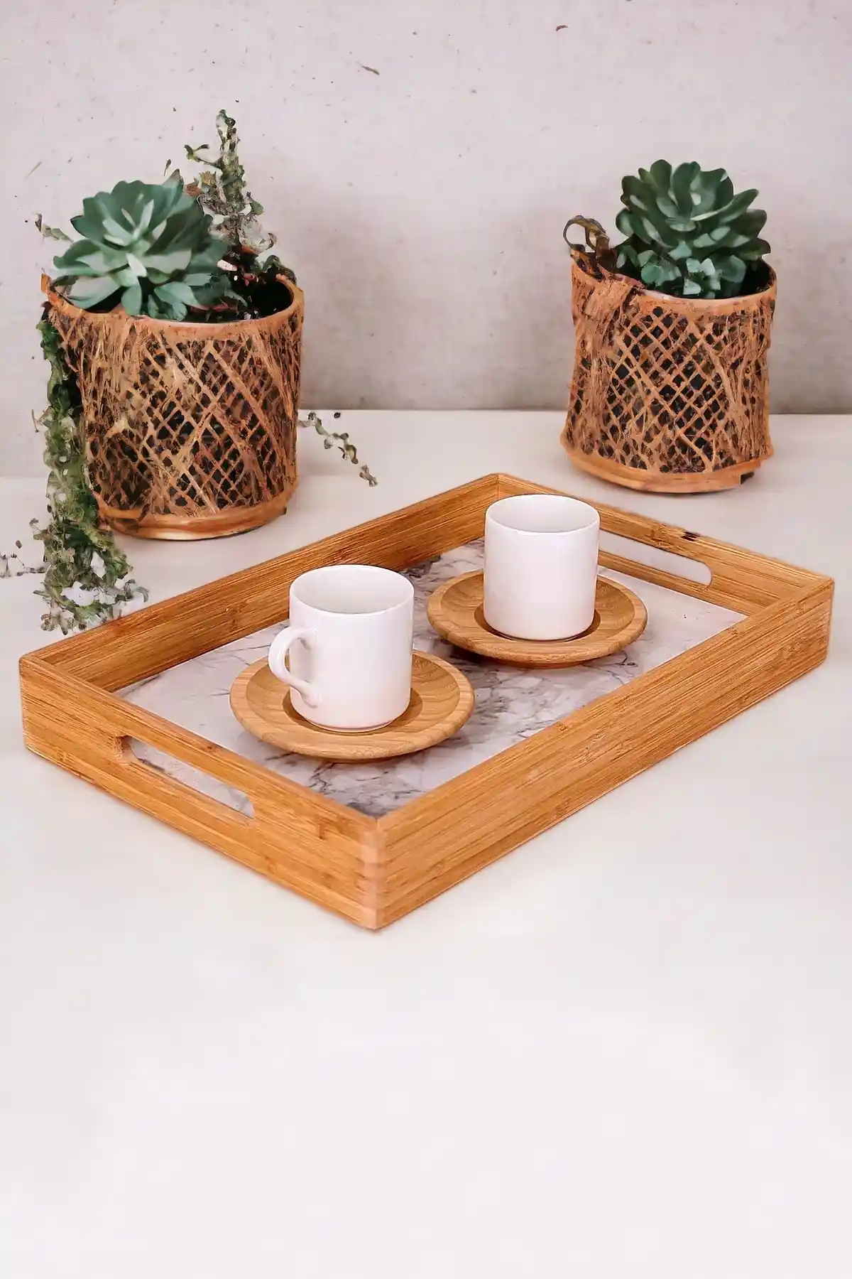 Porselen Kahve Sunum Tepsisi: Estetik ve Fonksiyonelliğin Buluşması