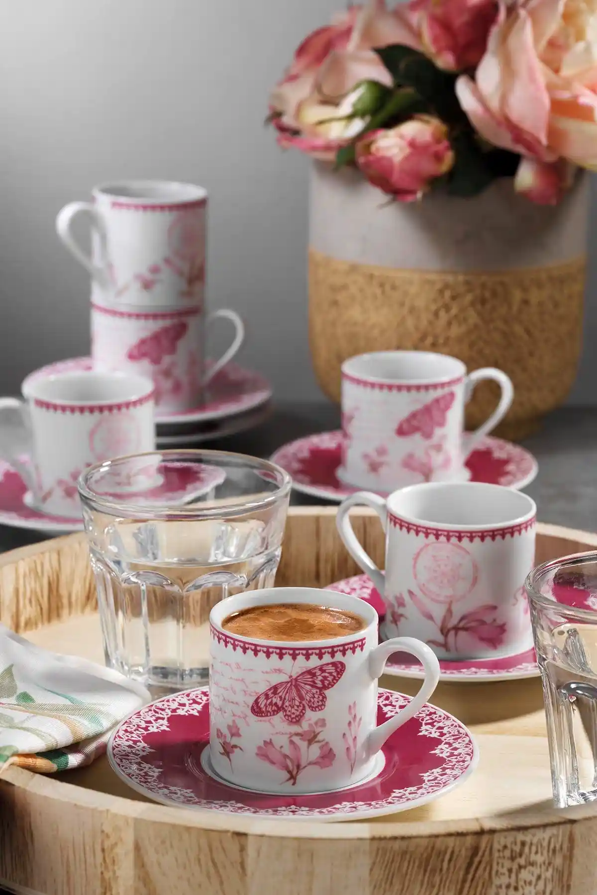 Porselen Kahve Takımlarıyla Ev Dekorasyonunda Zarafetin Anahtarı