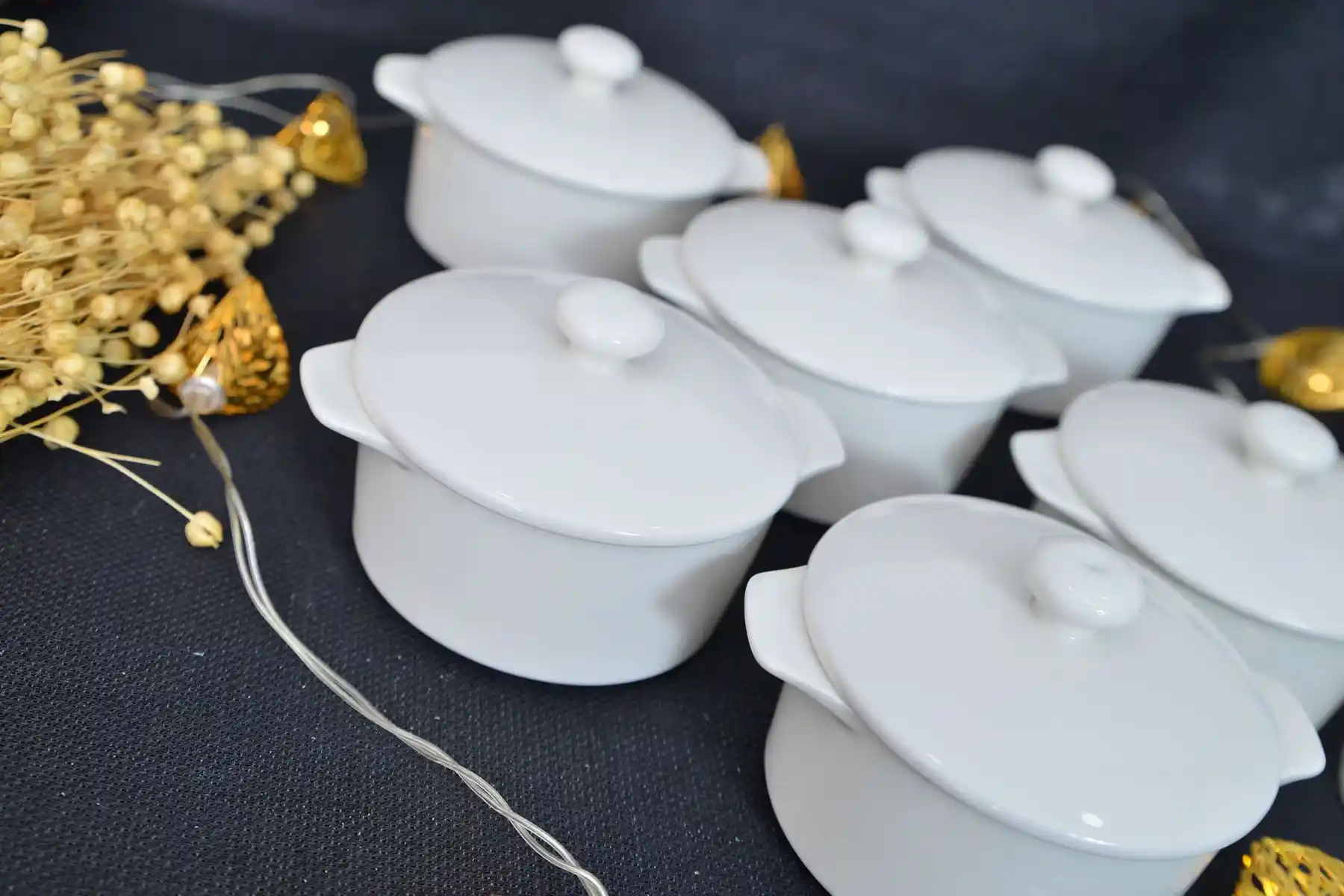 Porselen Kapaklı Kase Dekorasyonda Zarif ve Fonksiyonel Çözümler Sunar