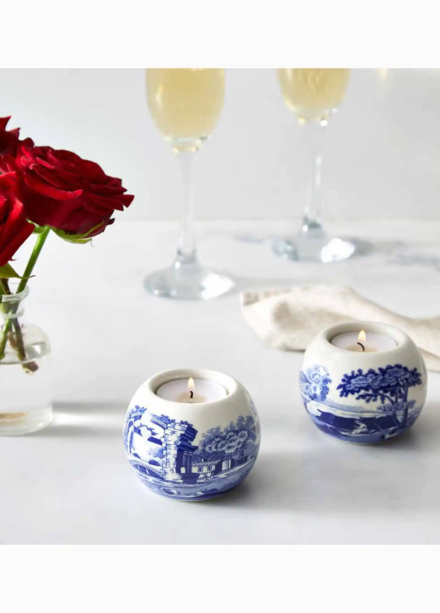 Porselen Mumluklar Dekorasyonda Zarafet ve İşlevselliğin Buluştuğu Şık Seçenekler