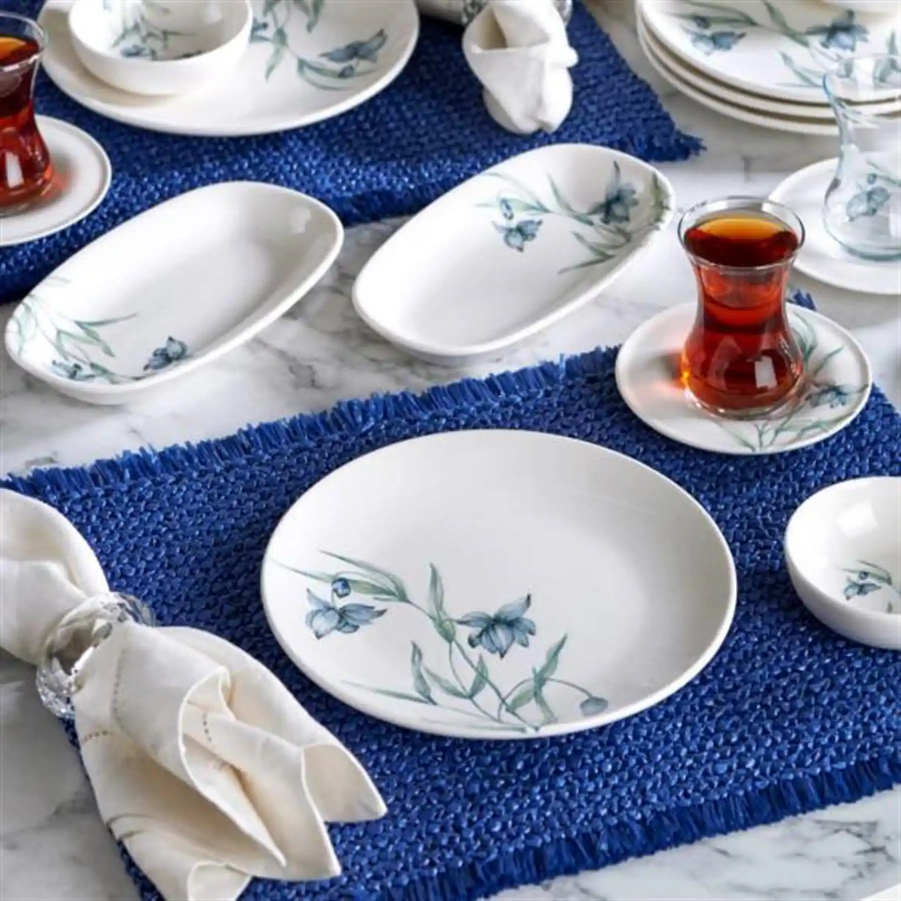 Porselen Takım Seçimi: Şık ve Dayanıklı Sofralar İçin En İyi Alternatifler