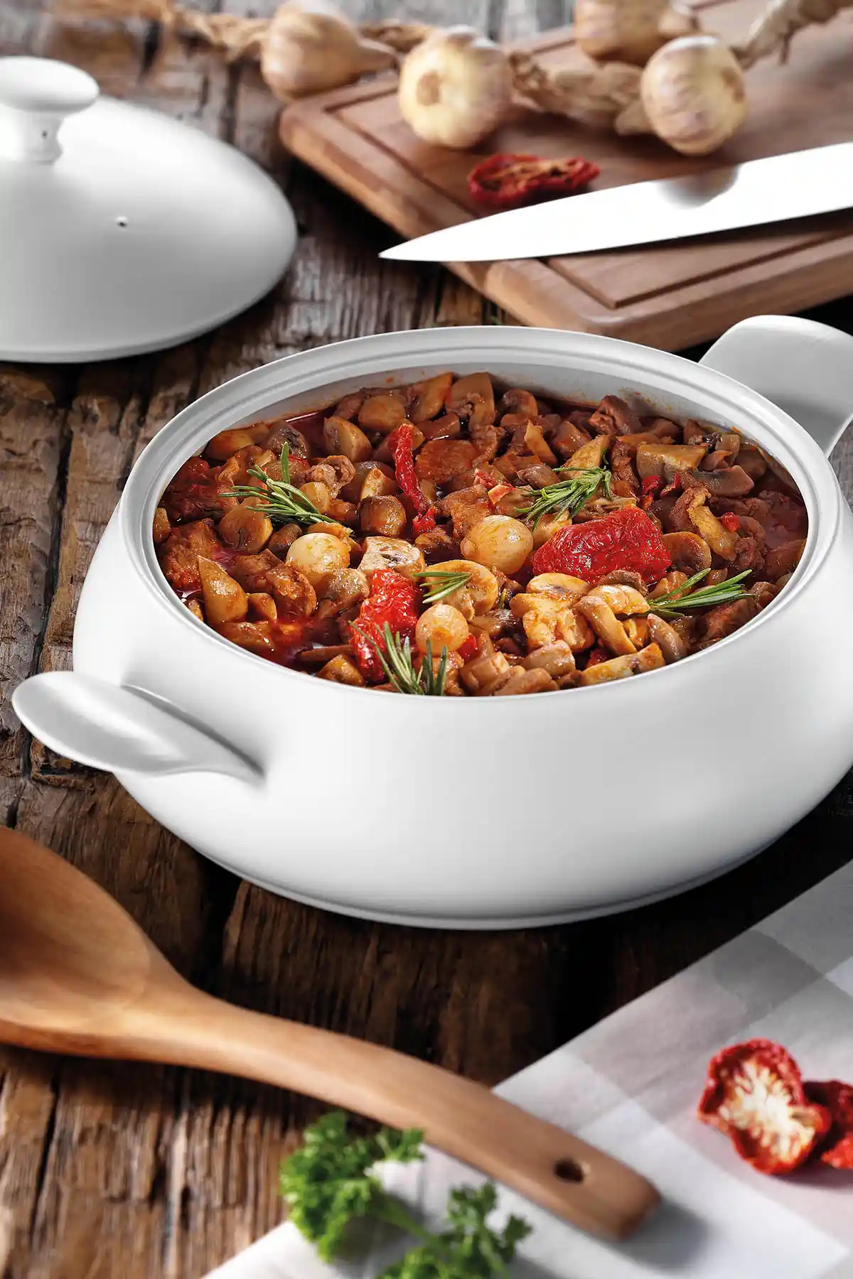 Porselen Tencere Seçenekleri: Estetik ve Fonksiyonellik Bir Arada Mutfaklar İçin