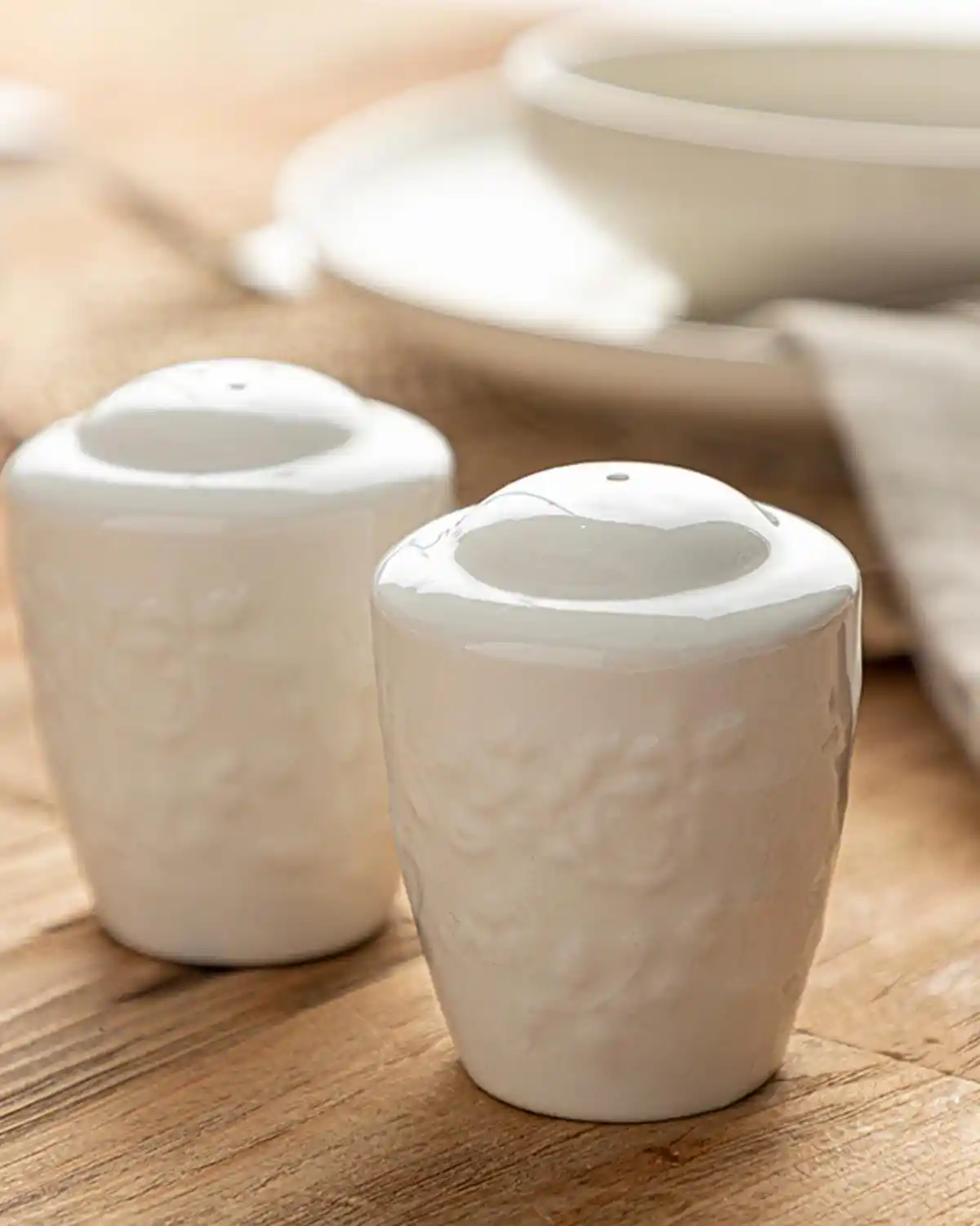 Porselen Tuzluklar ile Şık ve Fonksiyonel Dekorasyon Çözümleri