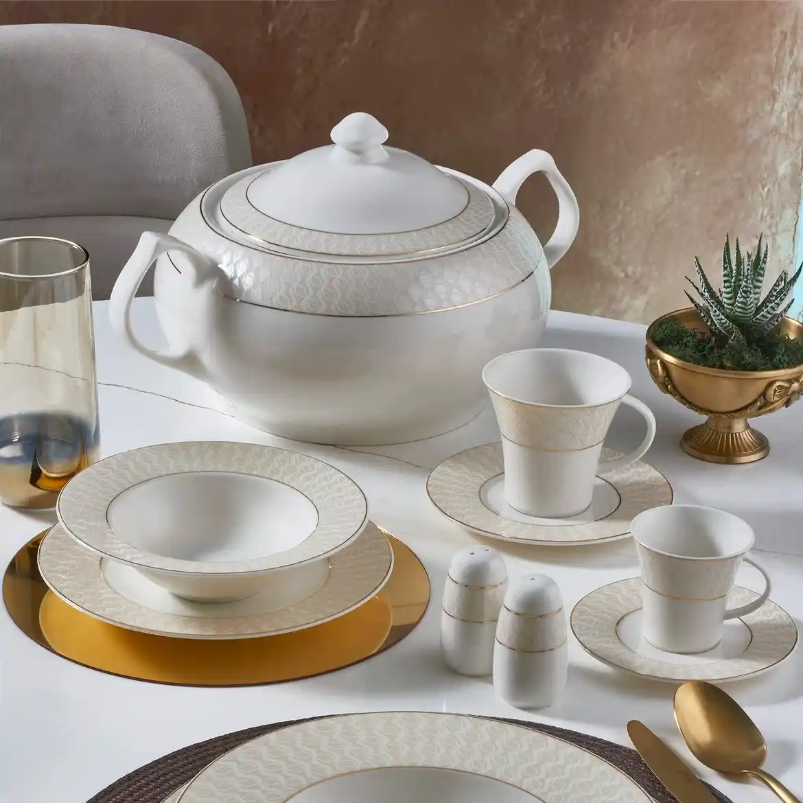 Porselenin Dekorasyondaki Rolü ve Estetik Kullanım Alanları