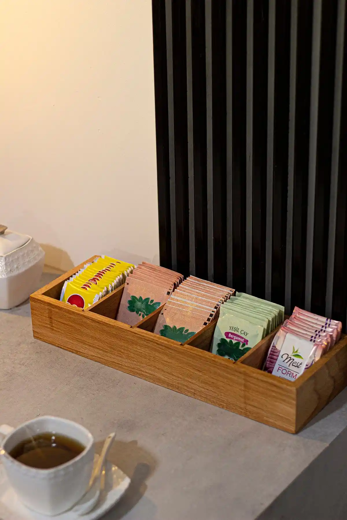 Poşet Çay Düzenleyicileri ile Modern ve Şık Mutfak Dekorasyonu Nasıl Yapılır