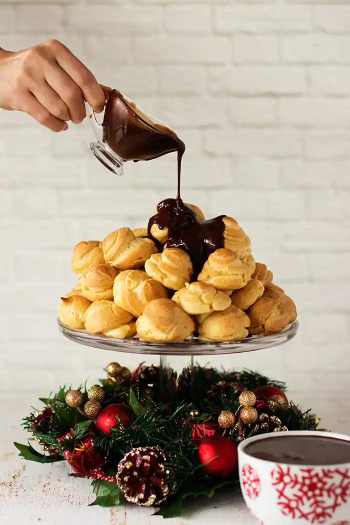 Profiterol Sunum Tabakları ile Sofralarınıza Zarafet Katın ve Dekorasyonunuzu Güçlendirin