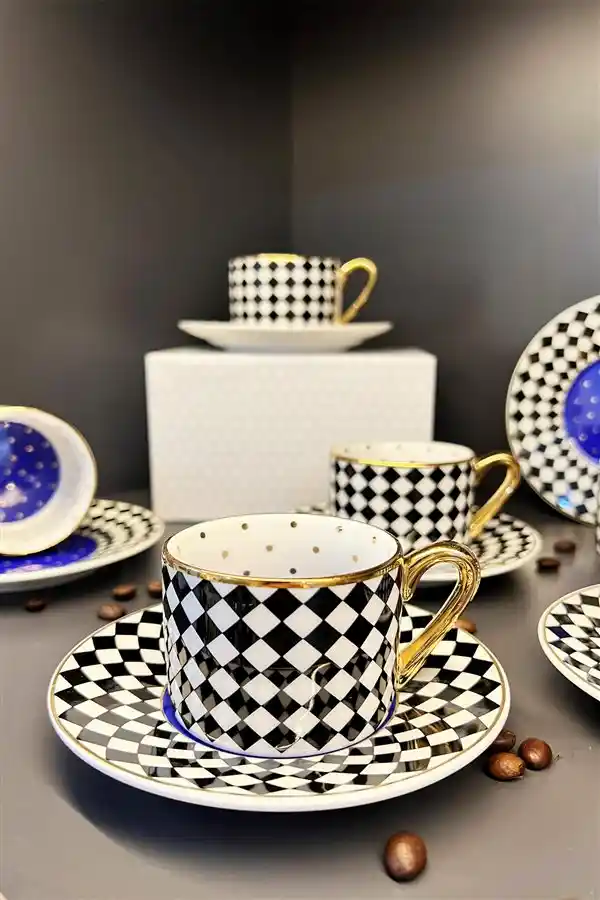 Puantiyeli Fincan Takımlarıyla Dekorasyonda Zarif ve Eğlenceli Dokunuşlar