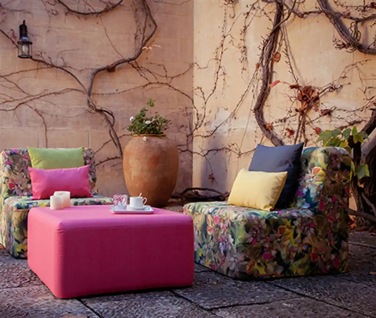 Puf Masa Dekorasyonunda Estetik ve İşlevselliğin Modern Buluşması