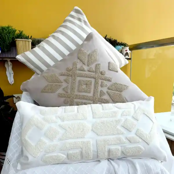 Punch Kırlent Setleri ile Dekorasyonda Şıklık ve Konforu Bir Arada Sağlama Rehberi