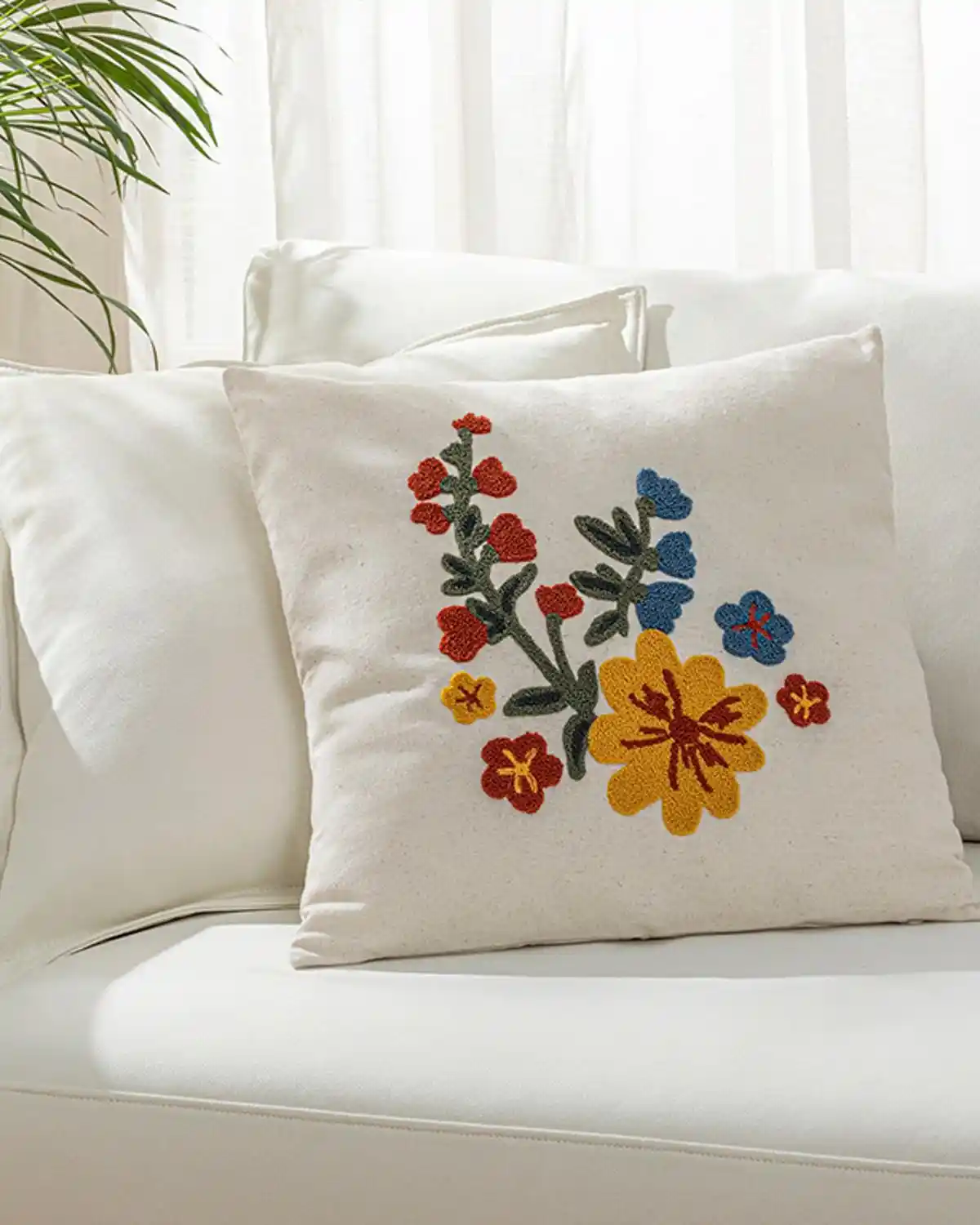 Punch Tarzı Dekorasyonda Kırlent Kılıfı Seçimi ve Dekoratif Fikirler