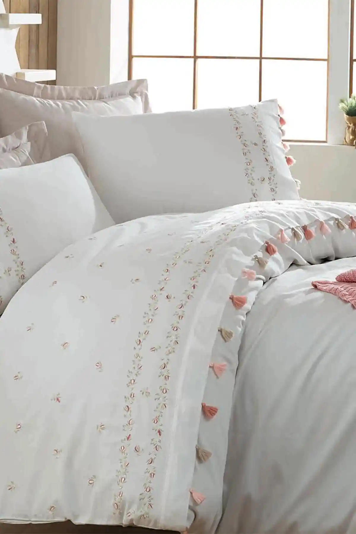 Püsküllü Nevresim Takımları ile Yatak Odalarınıza Şıklık ve Konfor Katın