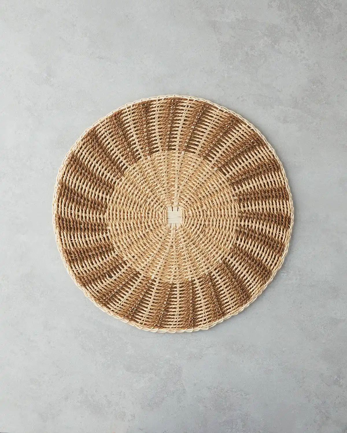 Rattan Amerikan Servisleri ile Doğal ve Şık Sofra Dekorasyonu Önerileri