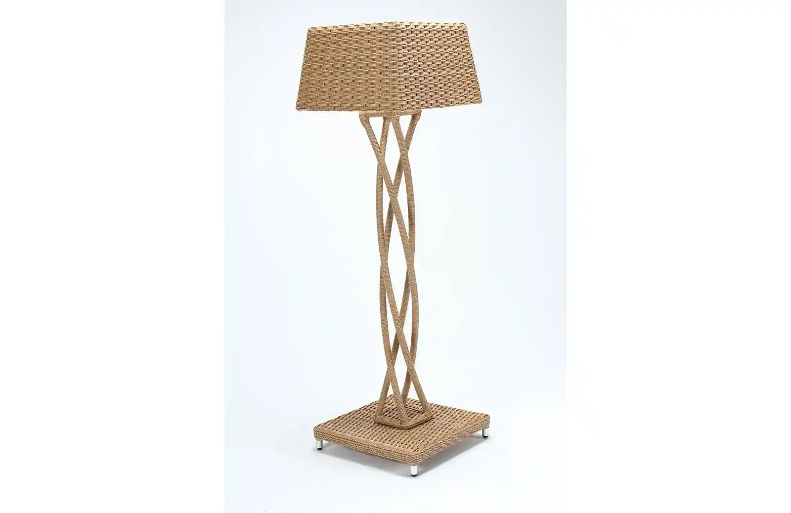 Rattan Lambaderler: Doğal Şıklık ve Fonksiyonellik ile Dekorasyonunuzu Zenginleştirin