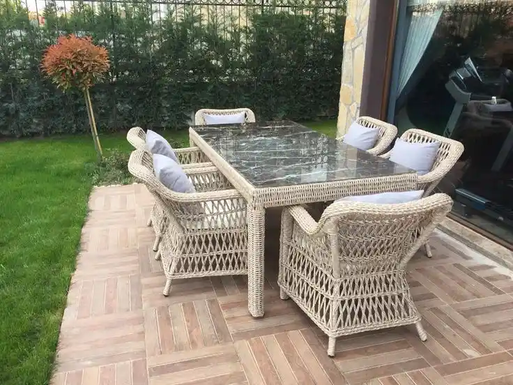 Rattan Masa ve Sandalye: Doğal ve Şık Mobilya Seçenekleri ile Dekorasyonunuzu Zenginleştirin