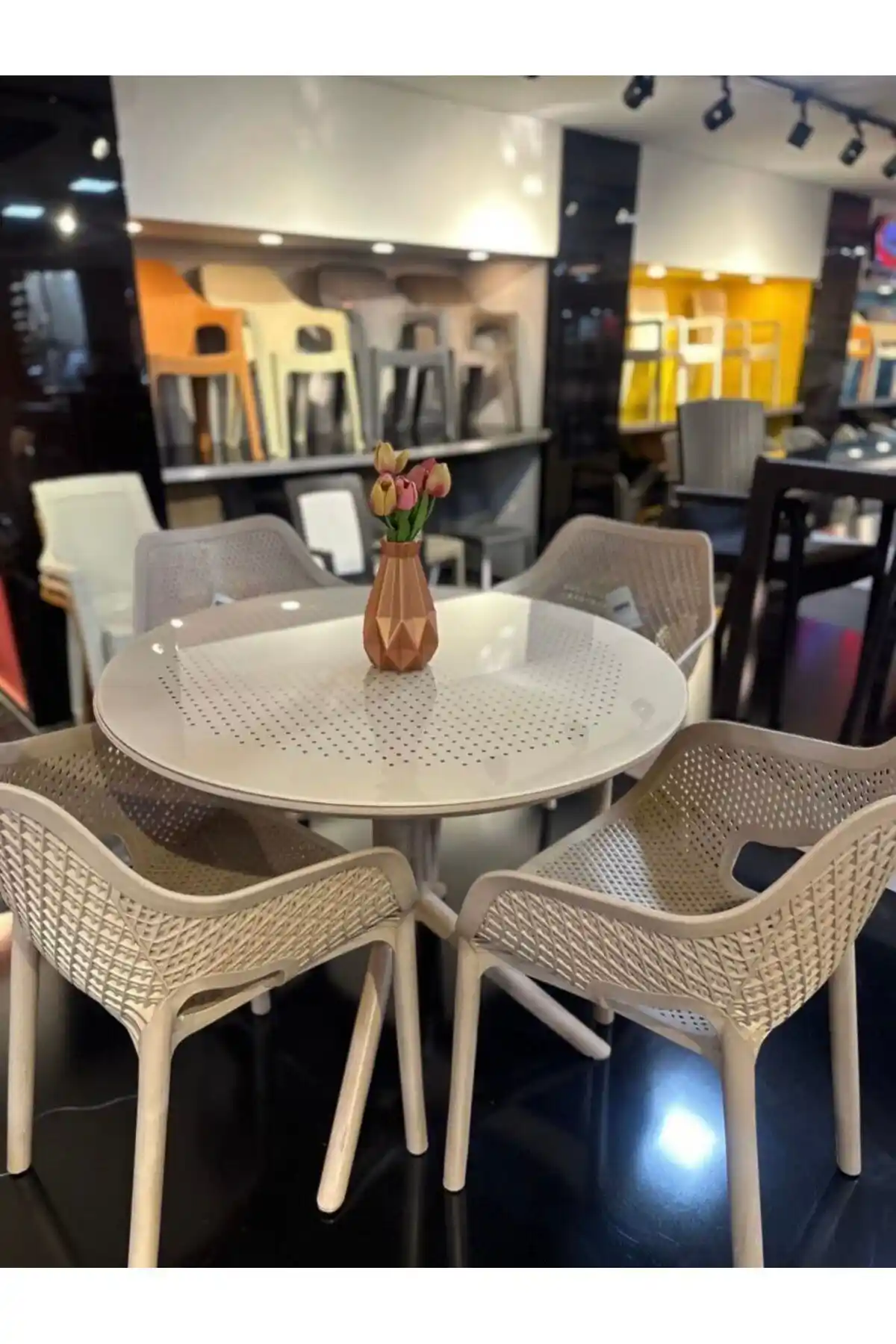 Rattan Yuvarlak Masa Takımlarıyla Doğal ve Şık Mekan Dekorasyonu Nasıl Yapılır